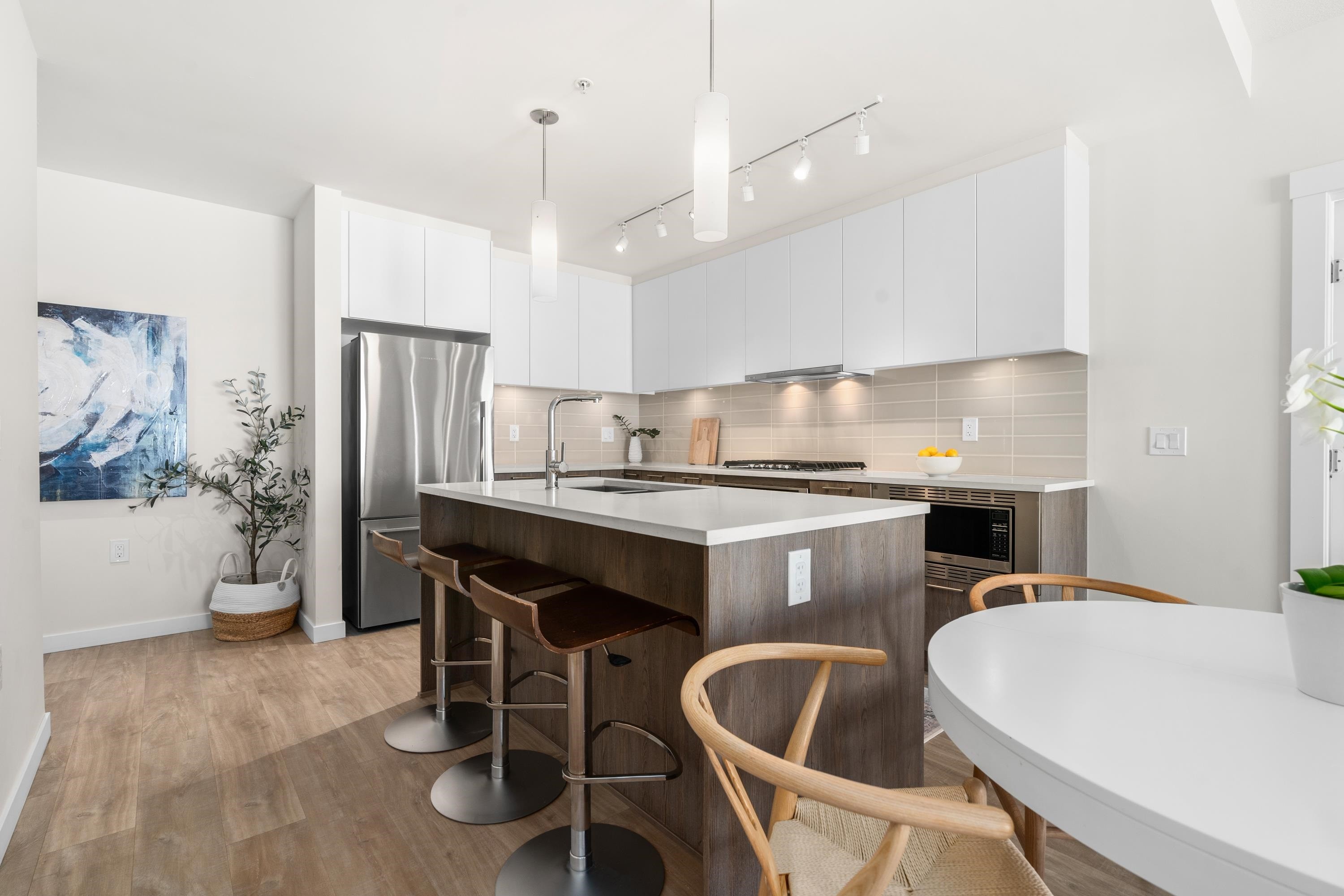 









615


3rd

Street East, 205,
North Vancouver,




BC
V7L 0G3

