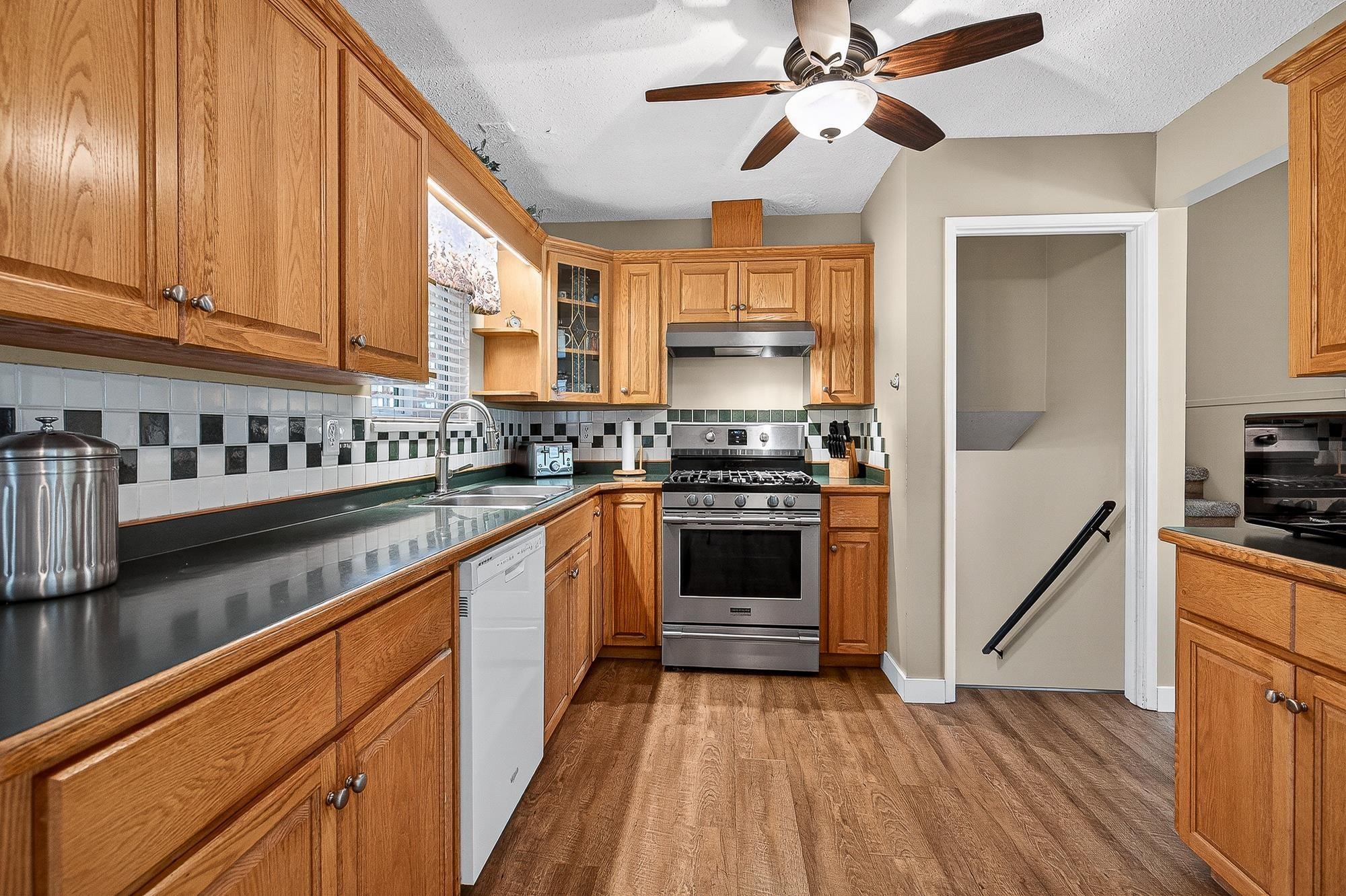 









21149


Glenwood

Avenue,
Maple Ridge,




BC
V2X 8L1

