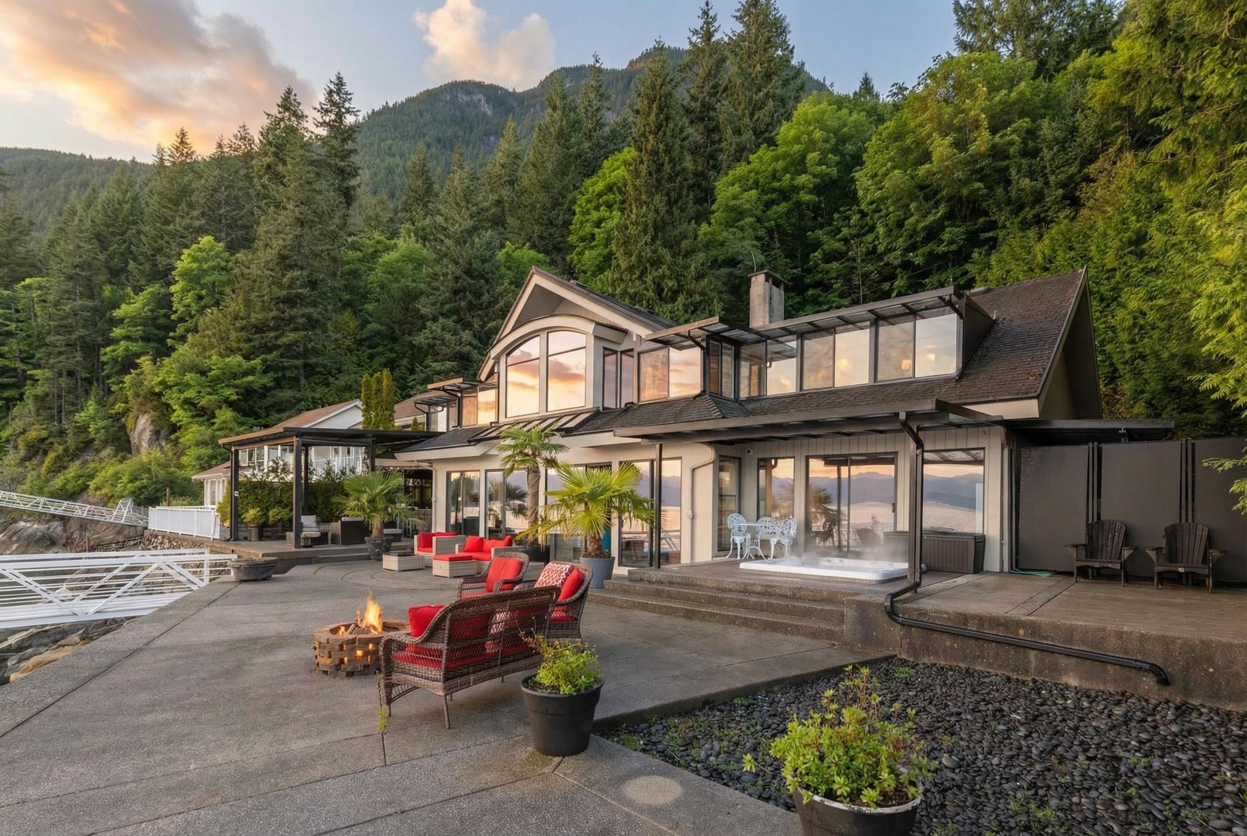 









2


Strachan Point

Road,
West Vancouver,




BC
V7W 1C6

