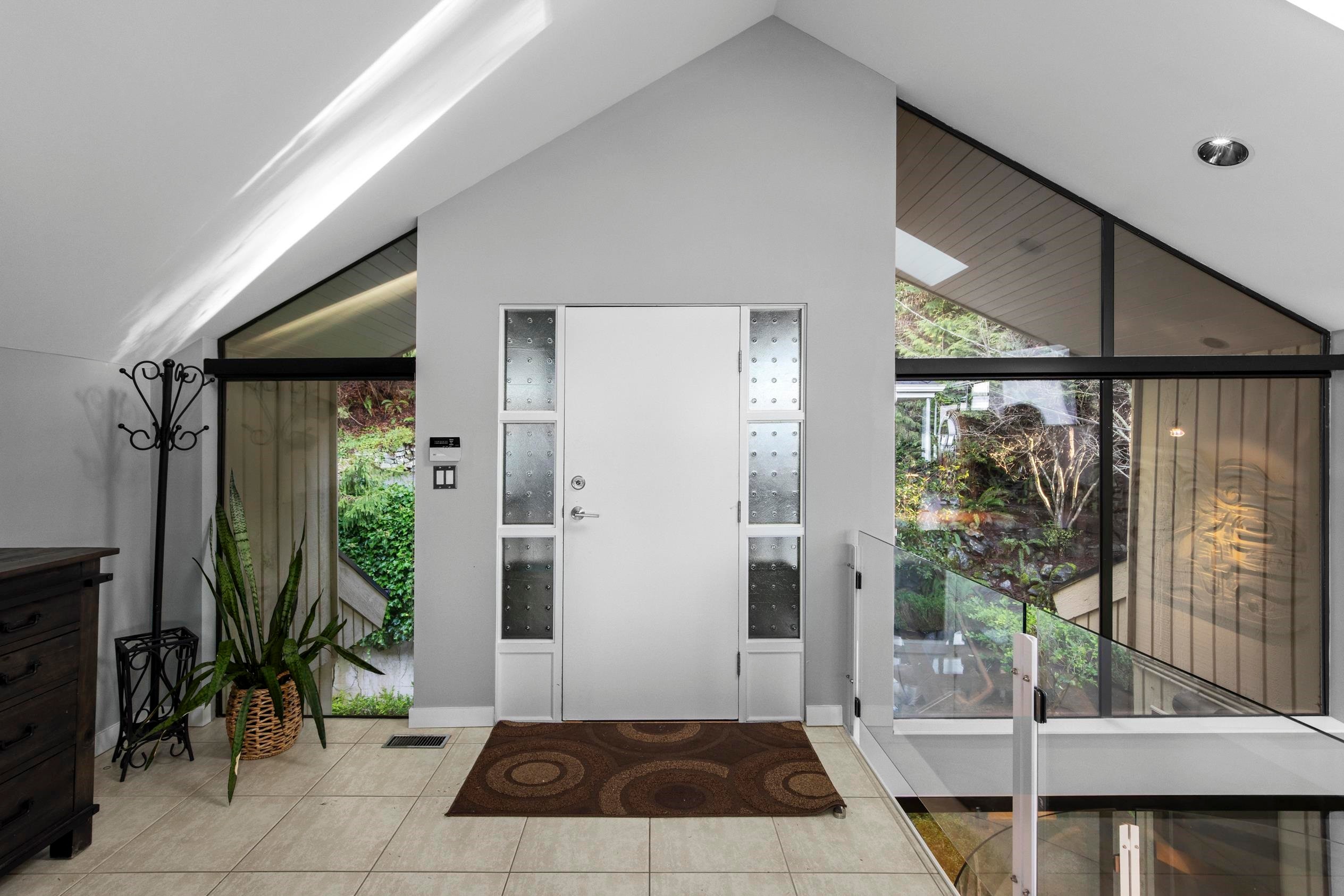 









2


Strachan Point

Road,
West Vancouver,




BC
V7W 1C6

