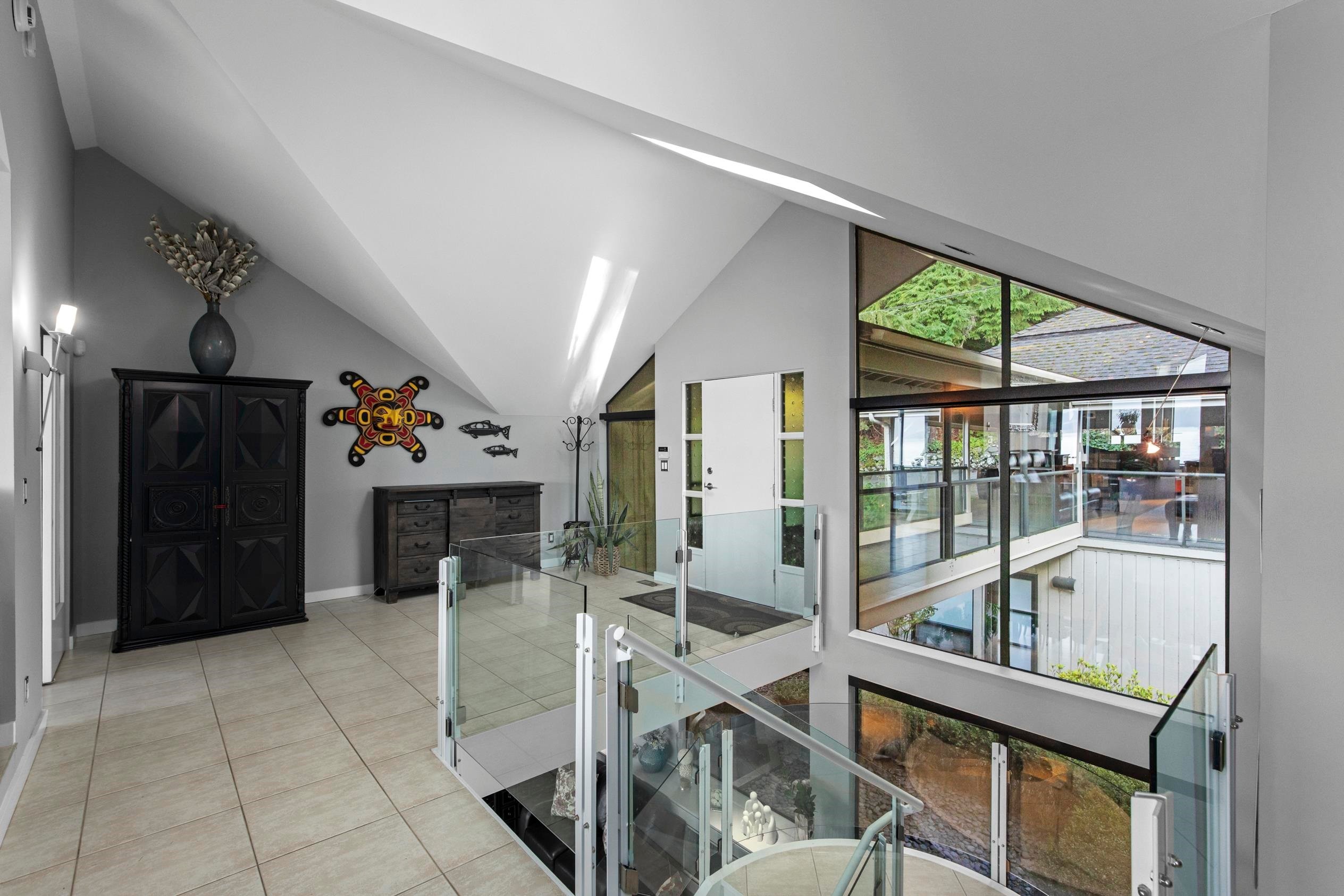 









2


Strachan Point

Road,
West Vancouver,




BC
V7W 1C6

