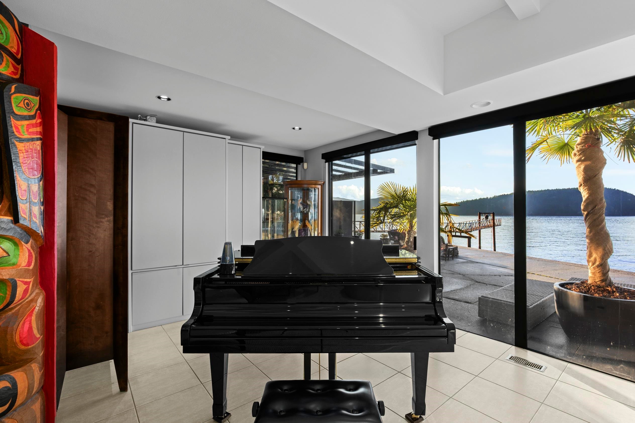 









2


Strachan Point

Road,
West Vancouver,




BC
V7W 1C6

