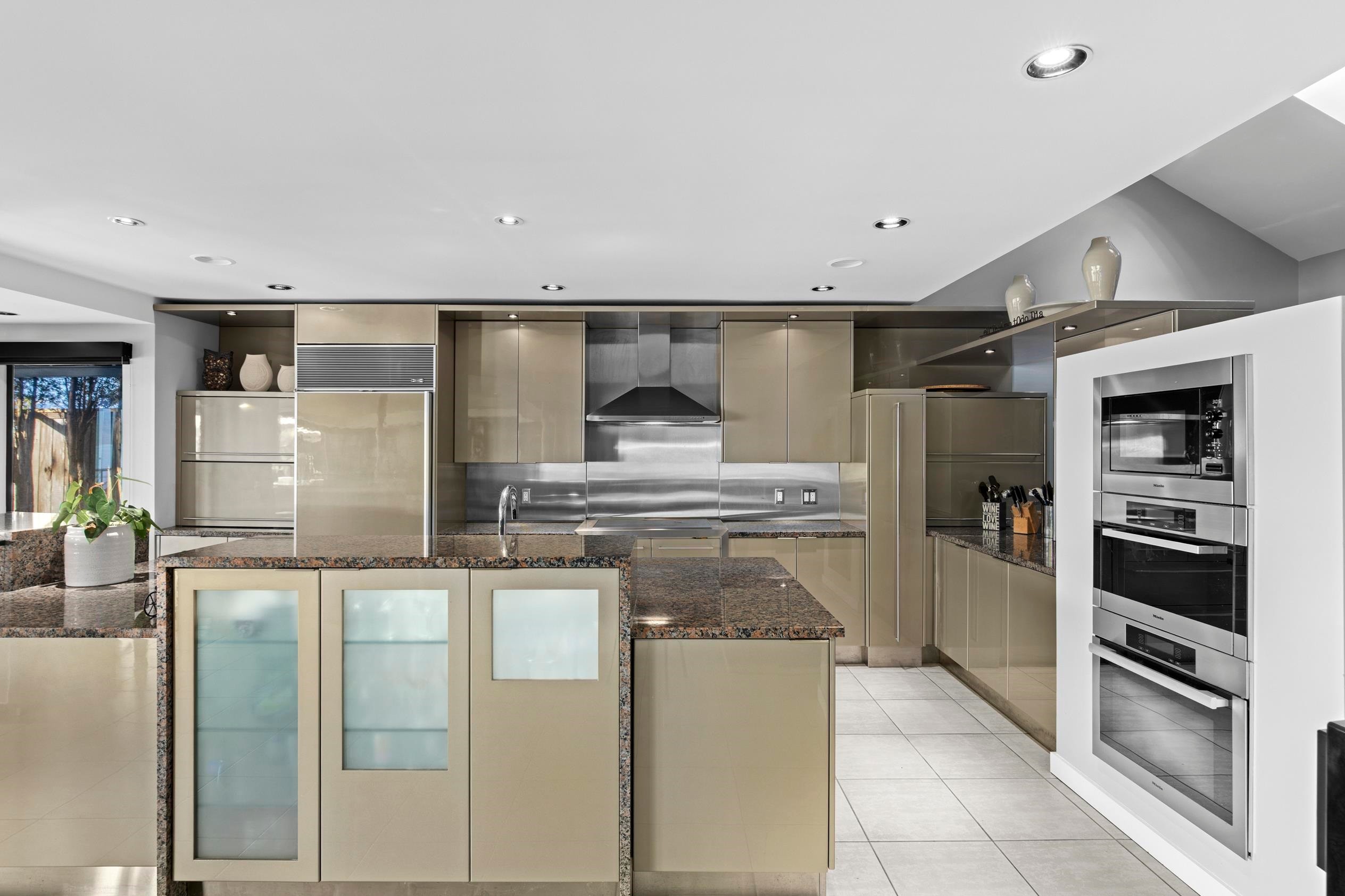 









2


Strachan Point

Road,
West Vancouver,




BC
V7W 1C6

