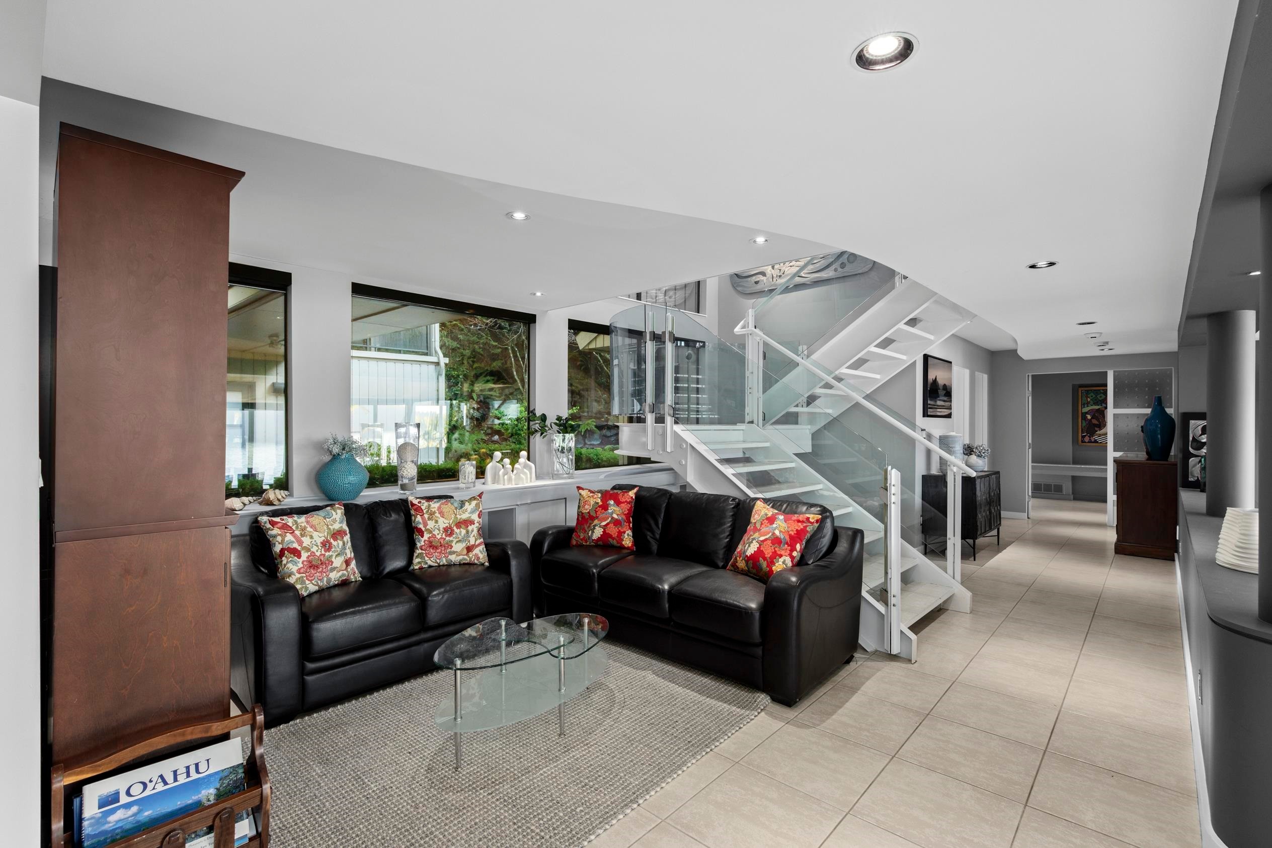 









2


Strachan Point

Road,
West Vancouver,




BC
V7W 1C6

