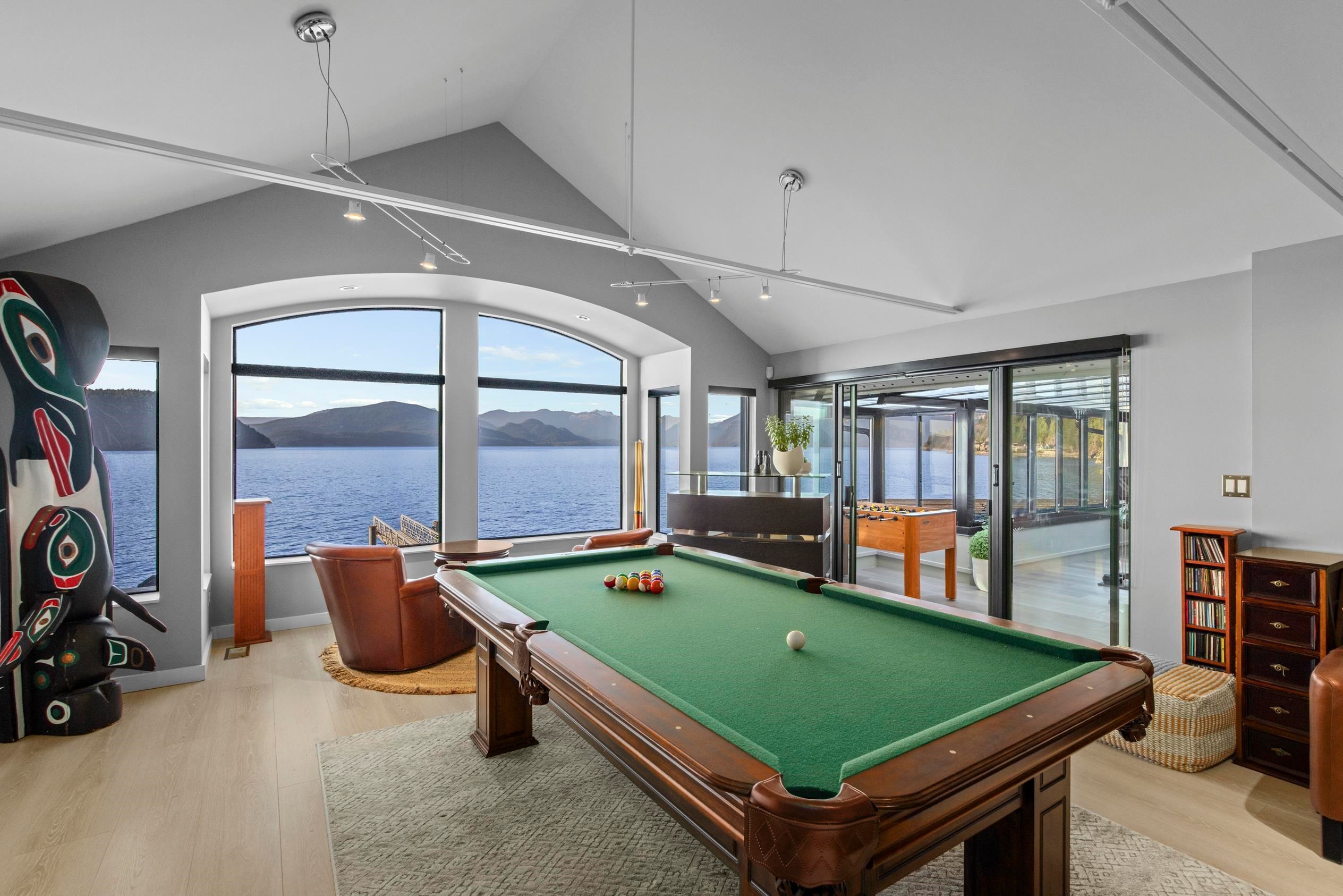 









2


Strachan Point

Road,
West Vancouver,




BC
V7W 1C6

