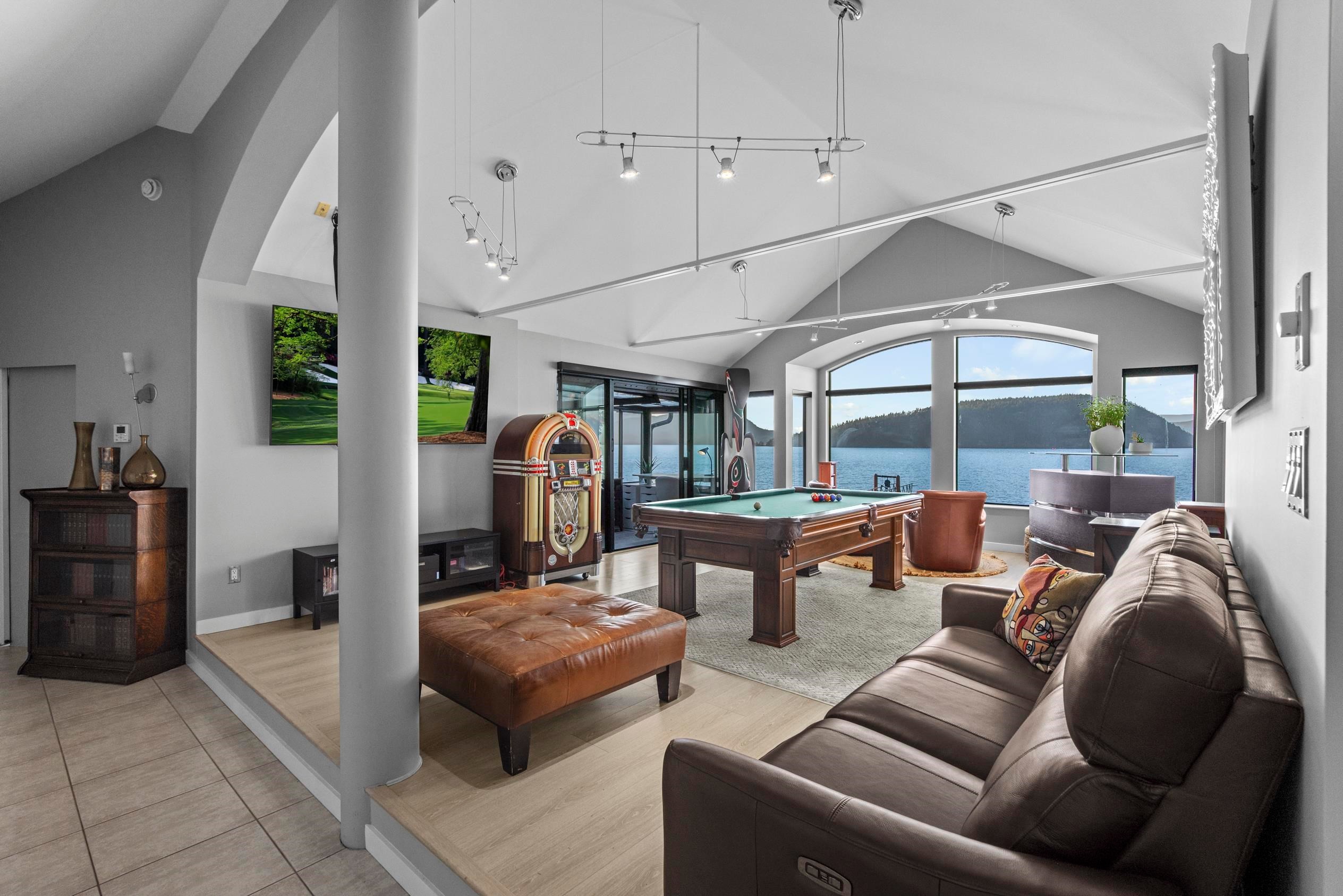 









2


Strachan Point

Road,
West Vancouver,




BC
V7W 1C6

