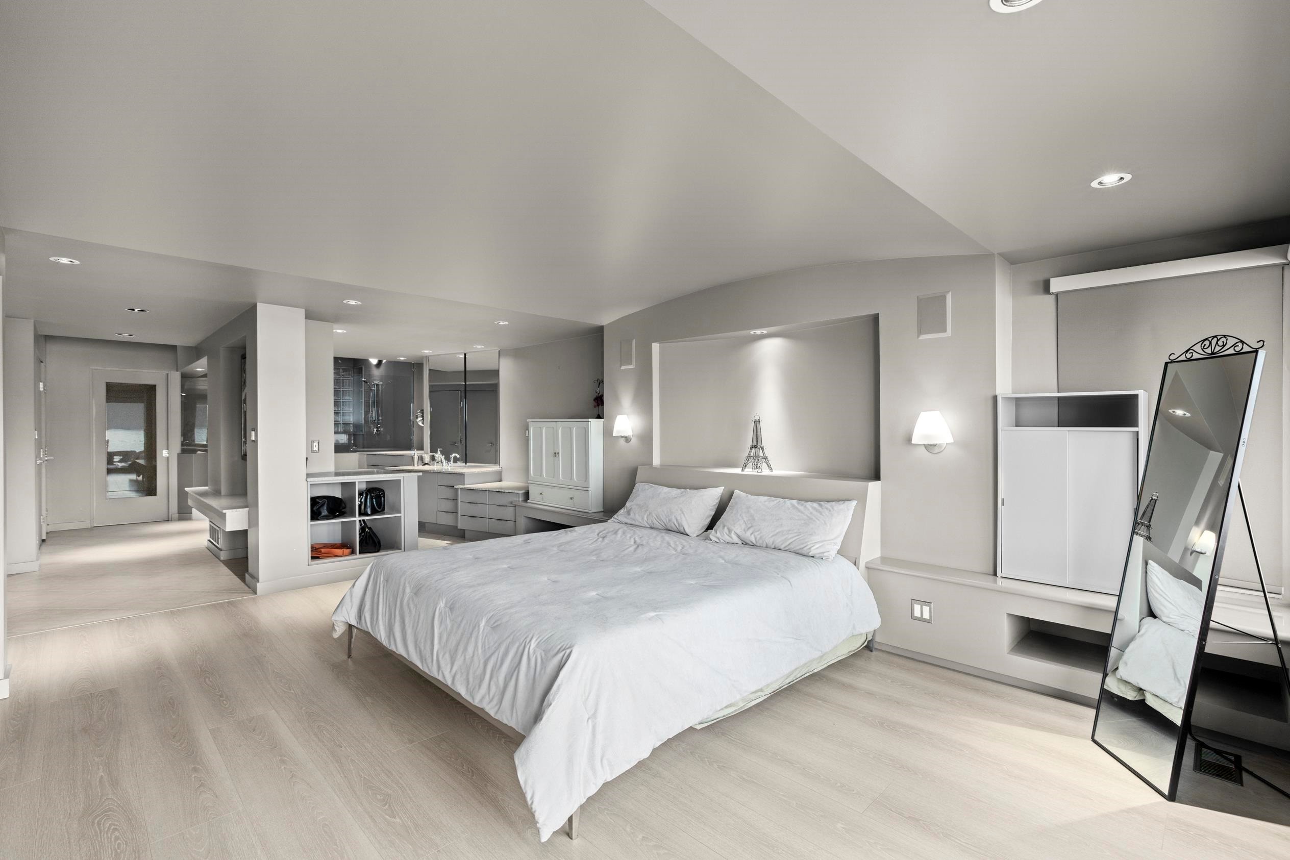 









2


Strachan Point

Road,
West Vancouver,




BC
V7W 1C6

