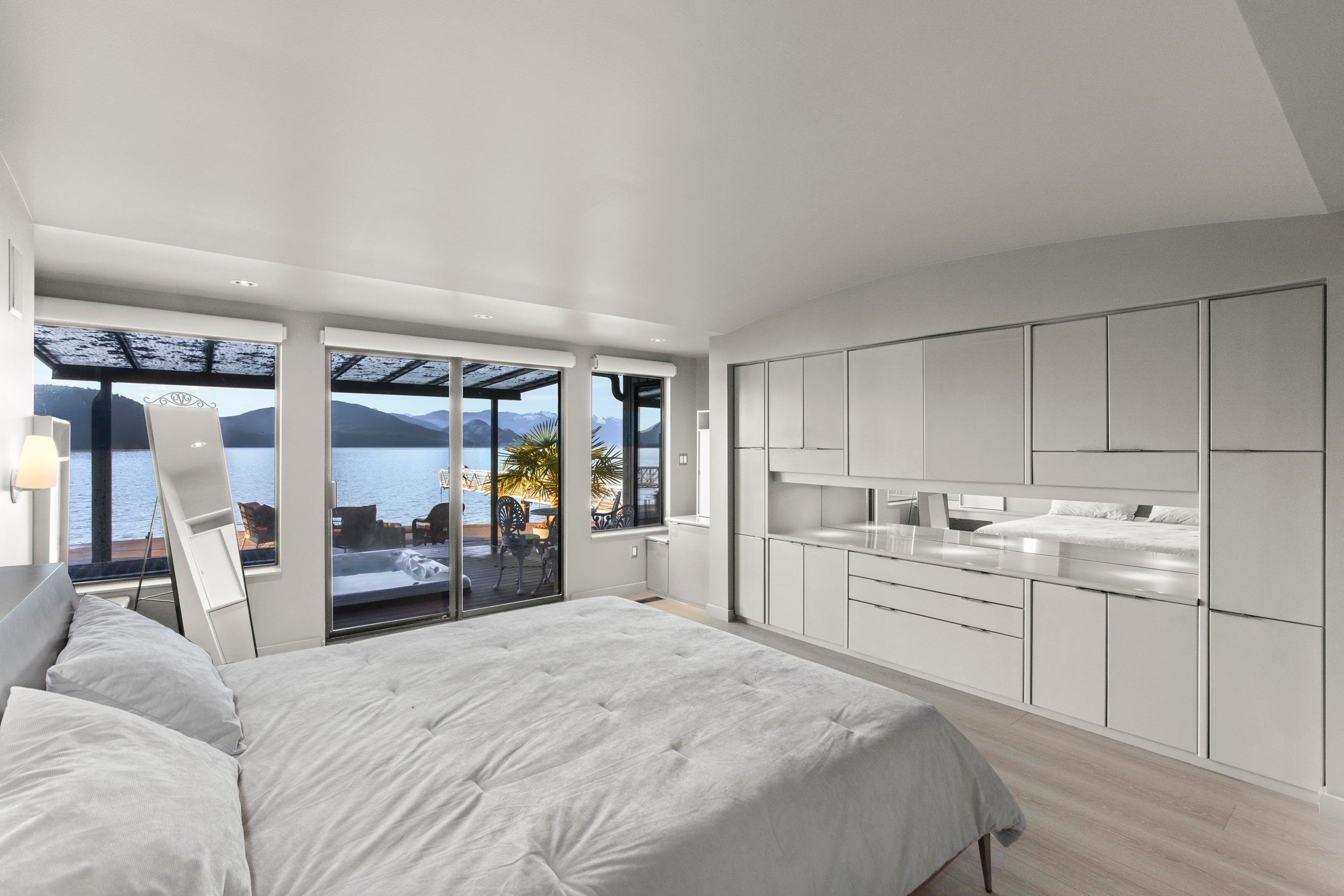 









2


Strachan Point

Road,
West Vancouver,




BC
V7W 1C6

