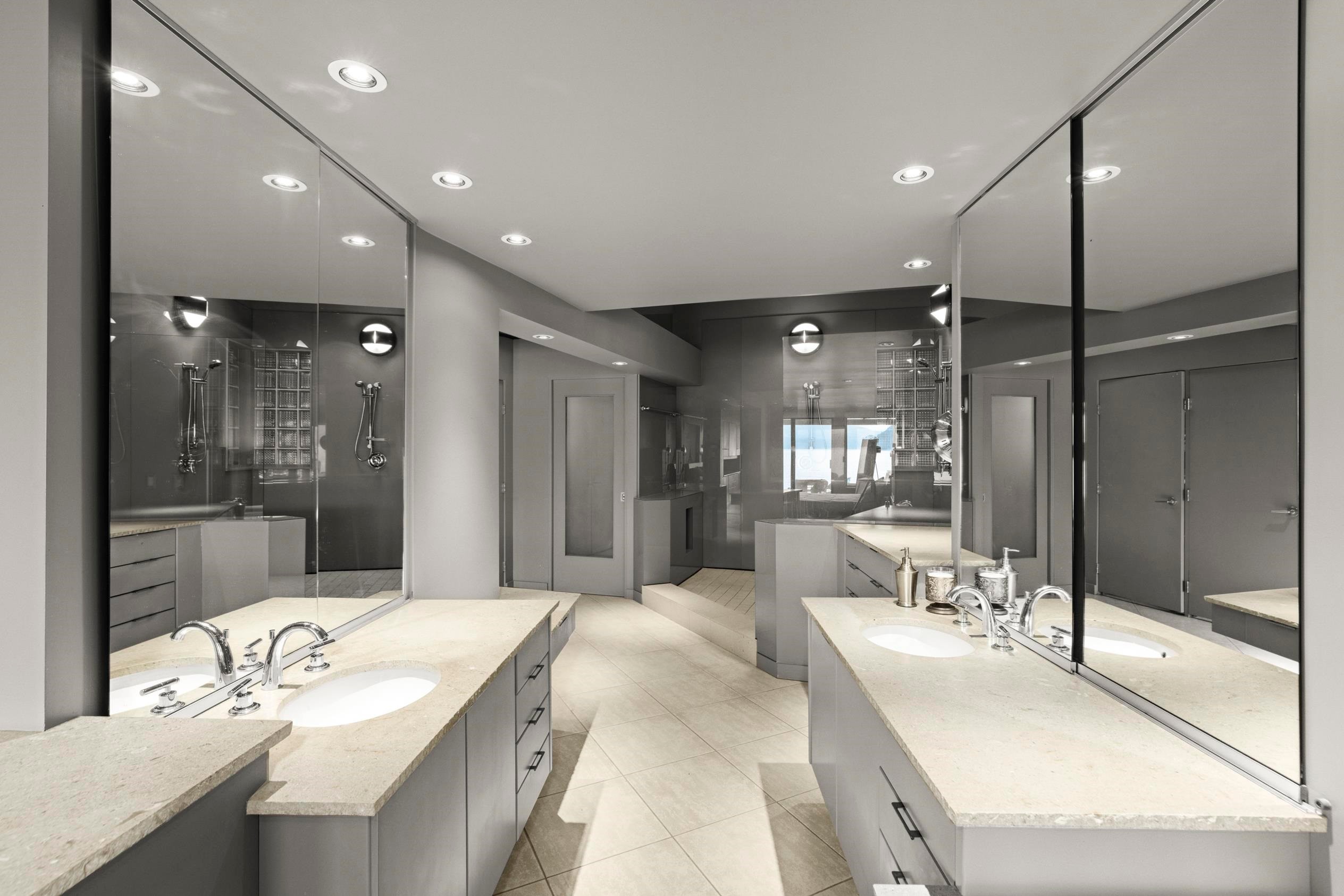 









2


Strachan Point

Road,
West Vancouver,




BC
V7W 1C6

