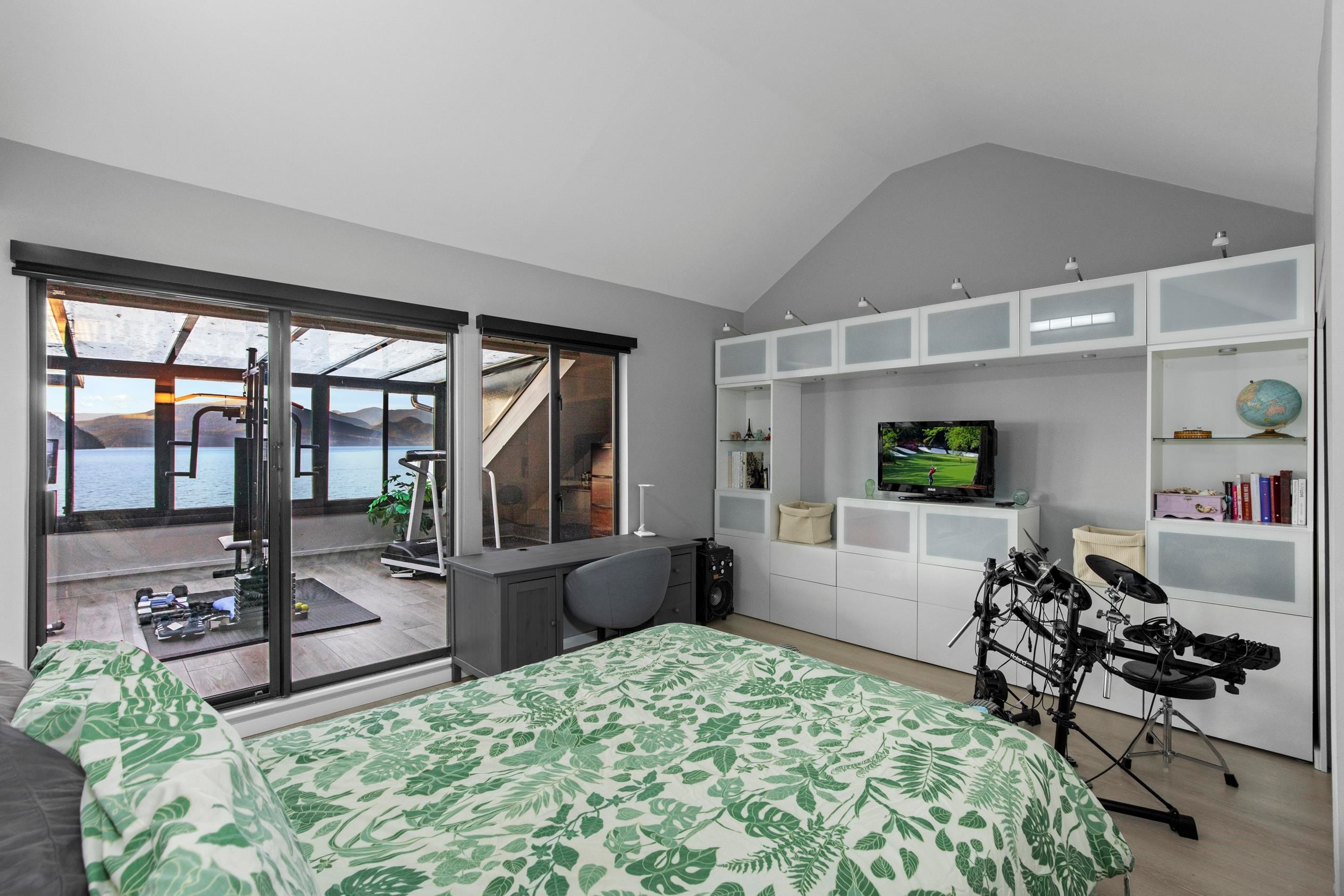 









2


Strachan Point

Road,
West Vancouver,




BC
V7W 1C6

