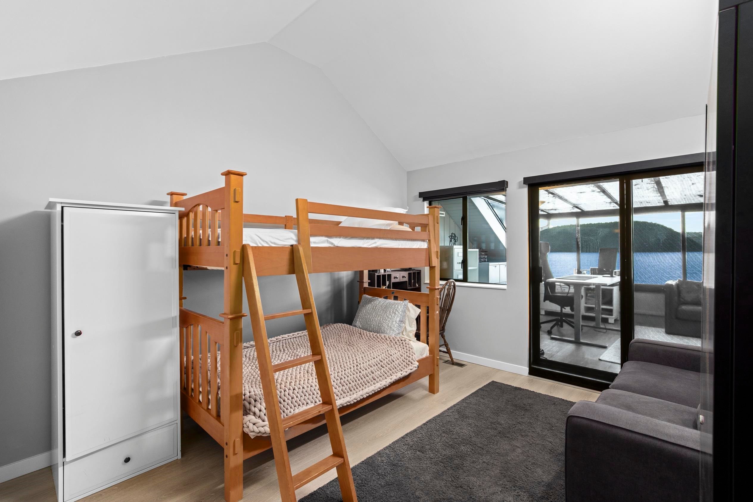 









2


Strachan Point

Road,
West Vancouver,




BC
V7W 1C6

