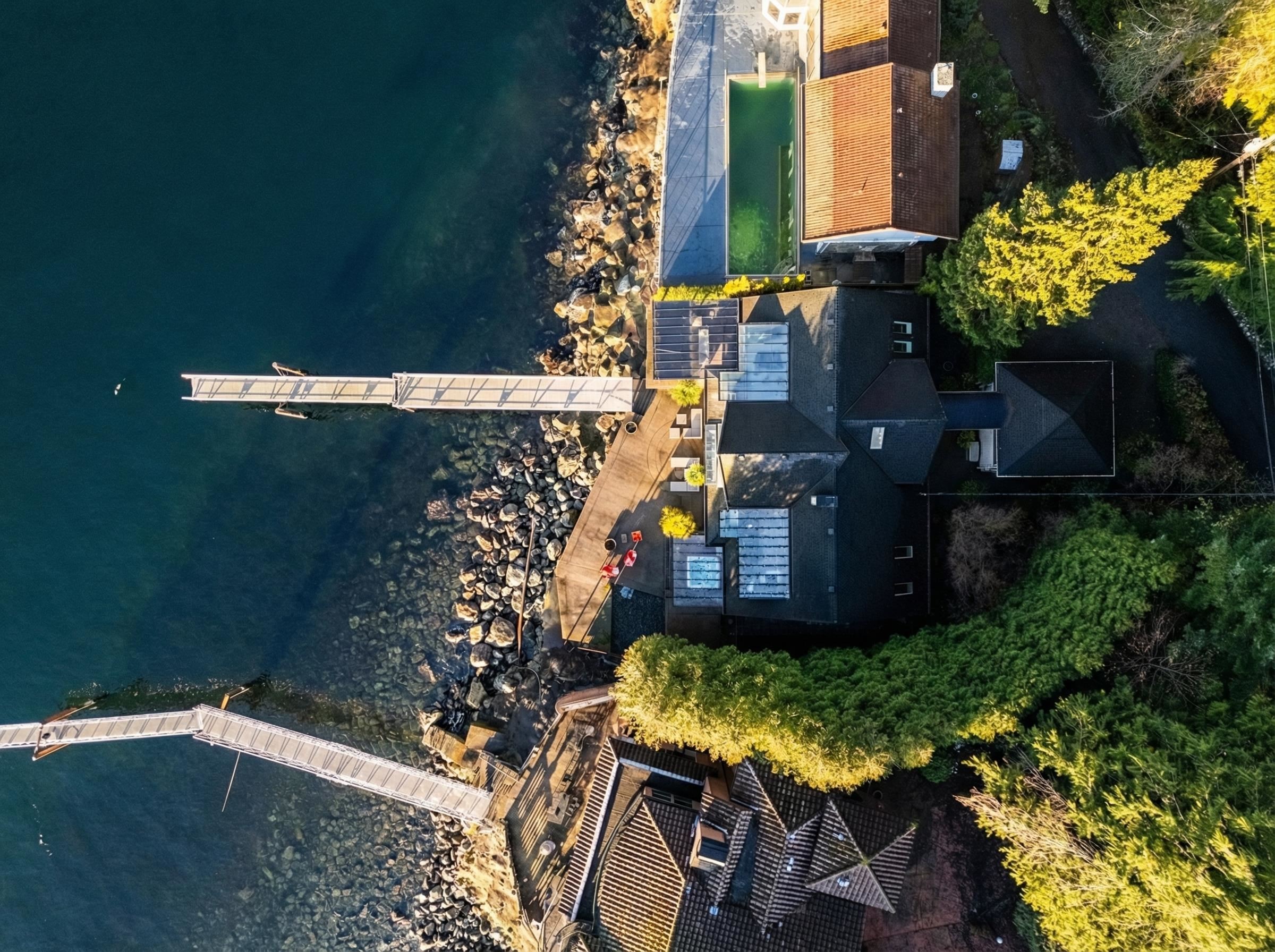 









2


Strachan Point

Road,
West Vancouver,




BC
V7W 1C6

