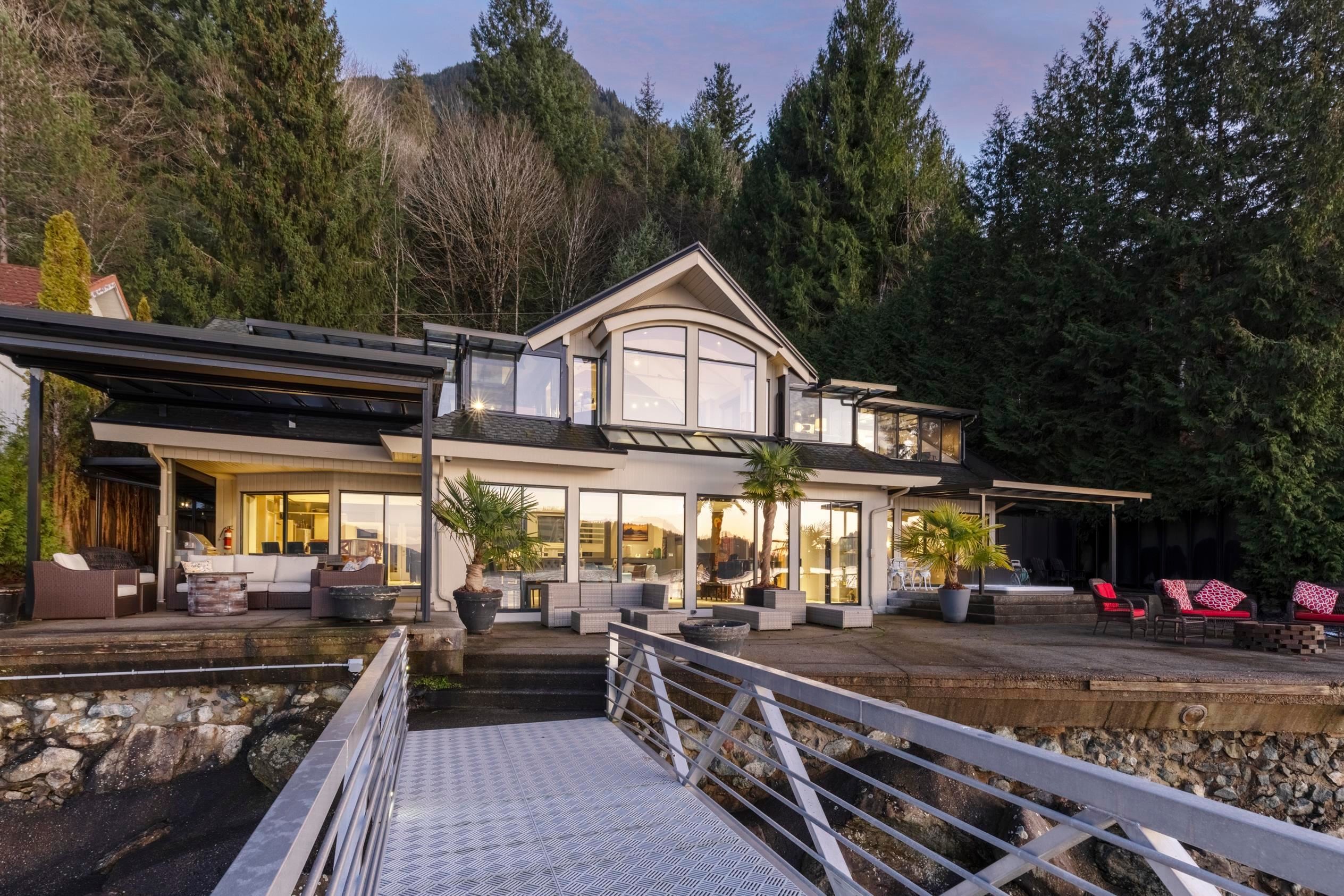 









2


Strachan Point

Road,
West Vancouver,




BC
V7W 1C6

