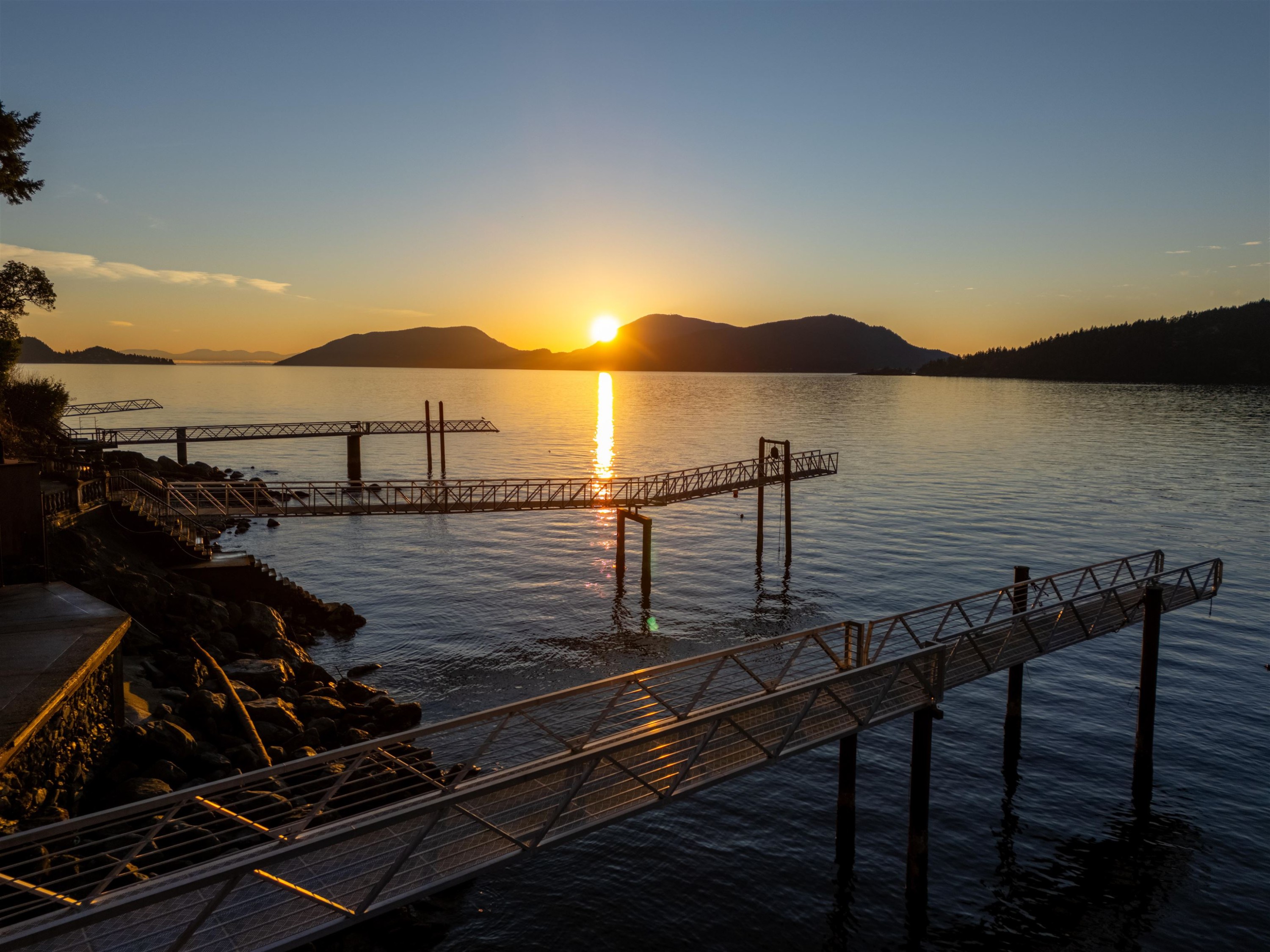 









2


Strachan Point

Road,
West Vancouver,




BC
V7W 1C6

