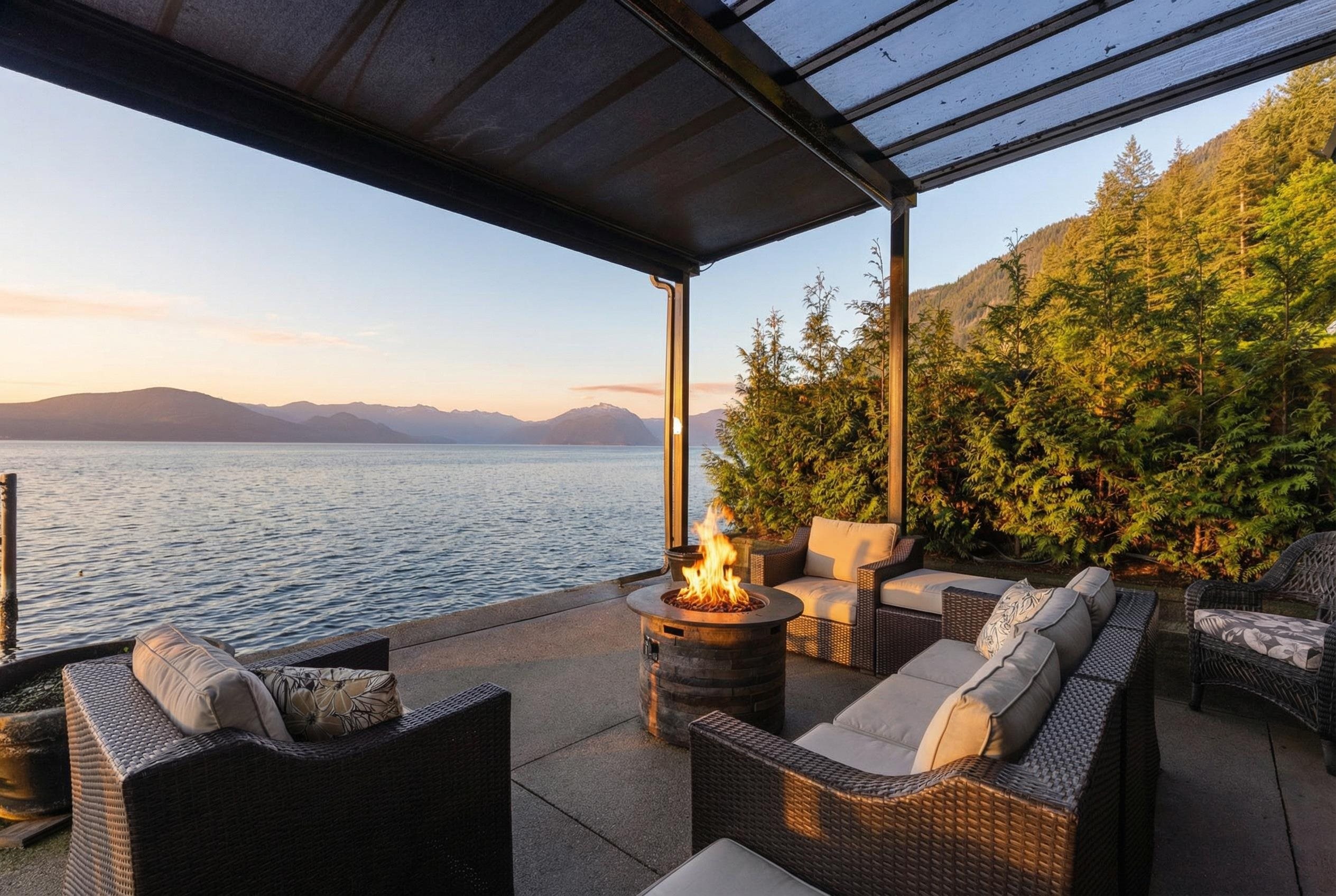 









2


Strachan Point

Road,
West Vancouver,




BC
V7W 1C6

