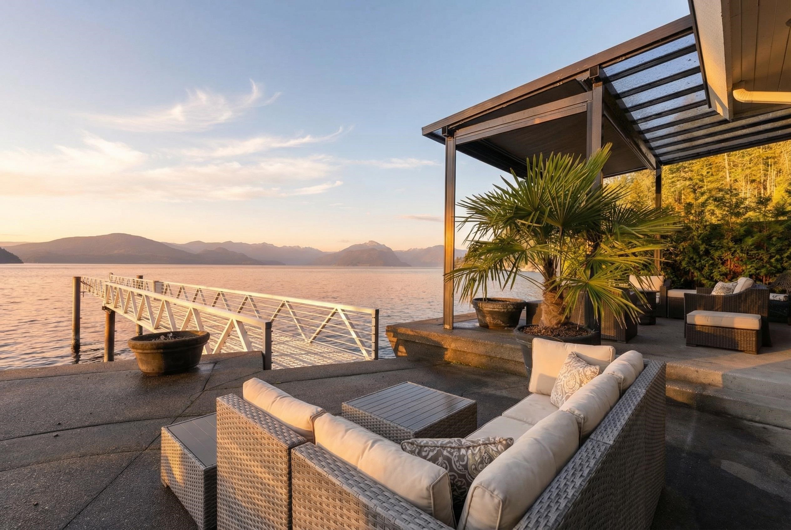 









2


Strachan Point

Road,
West Vancouver,




BC
V7W 1C6

