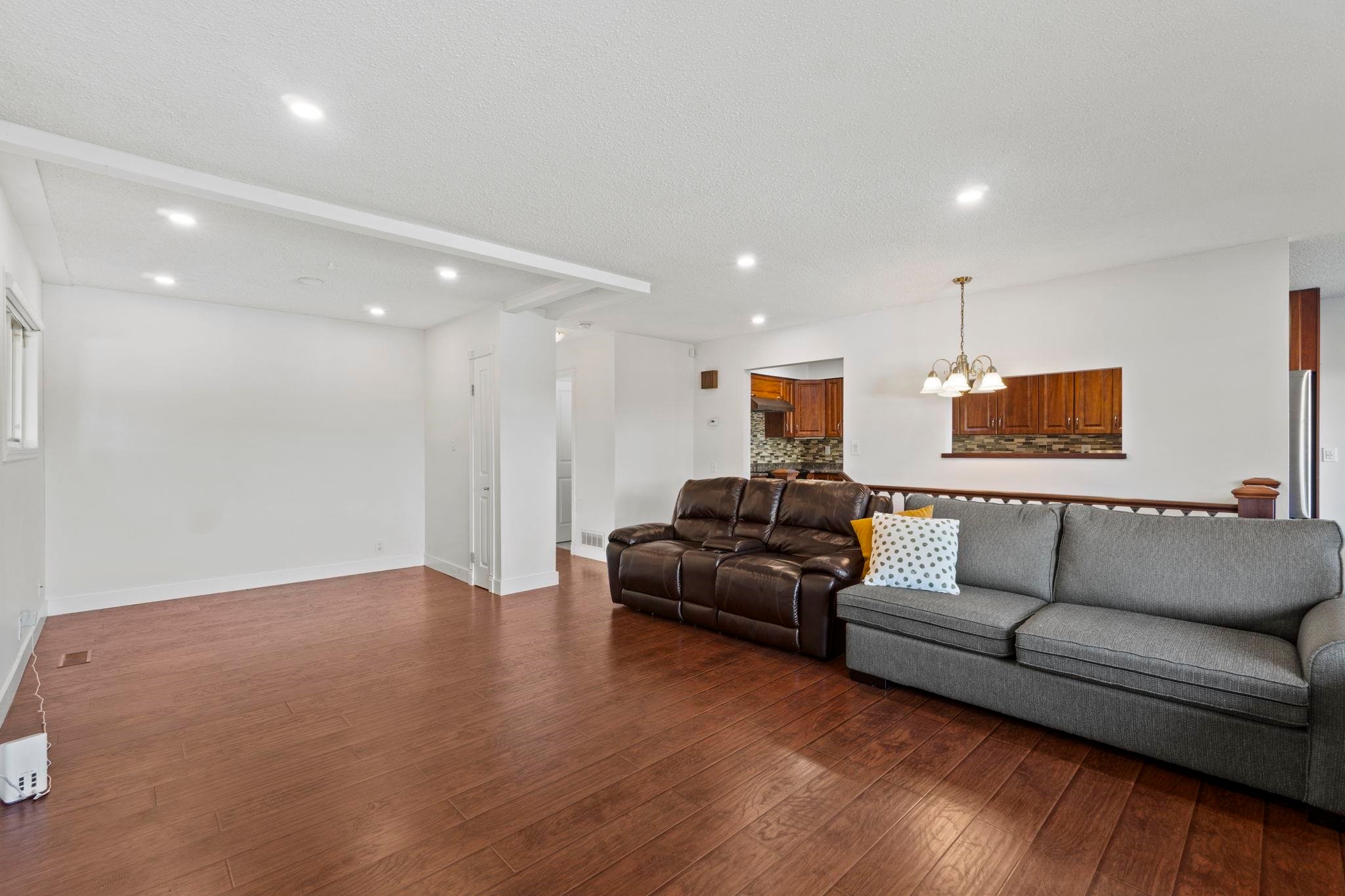 









644


Alderson

Avenue,
Coquitlam,




BC
V3K 1T5

