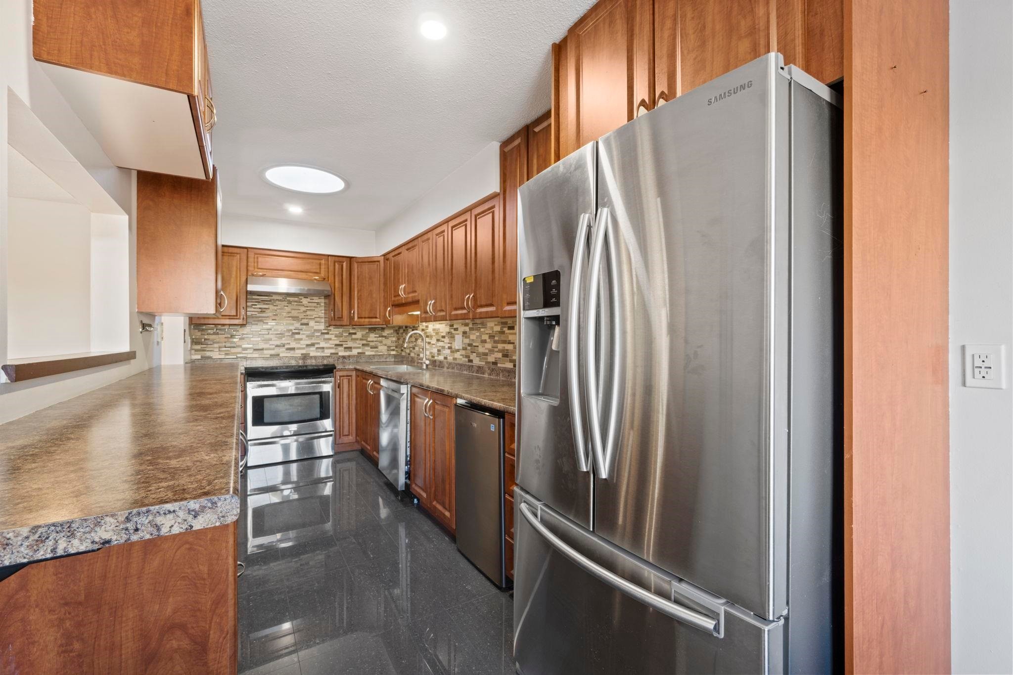 









644


Alderson

Avenue,
Coquitlam,




BC
V3K 1T5

