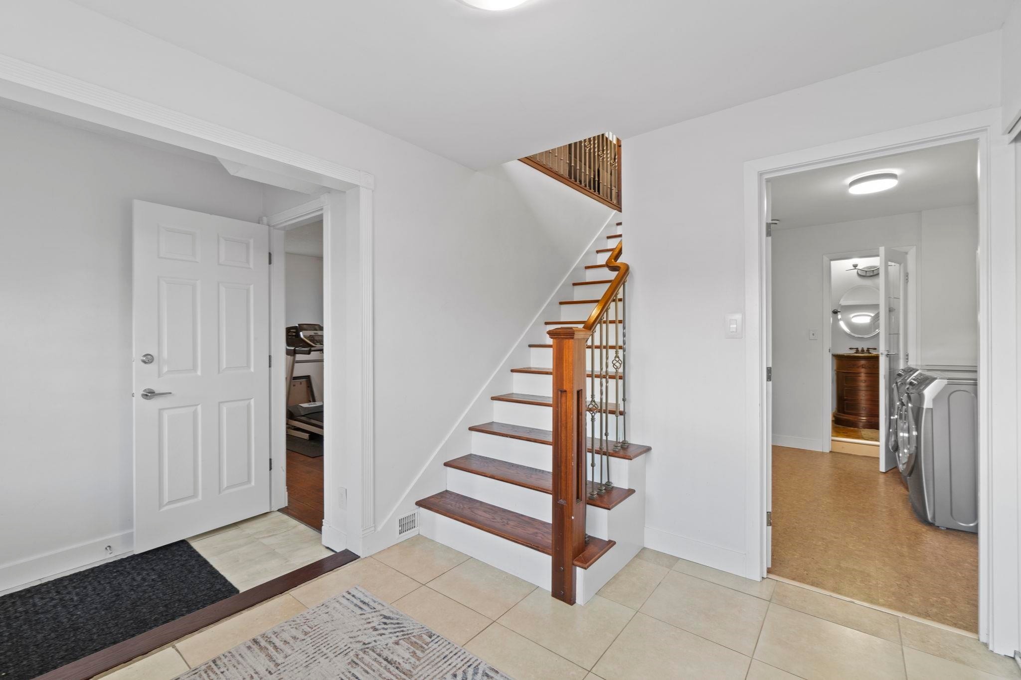 









644


Alderson

Avenue,
Coquitlam,




BC
V3K 1T5

