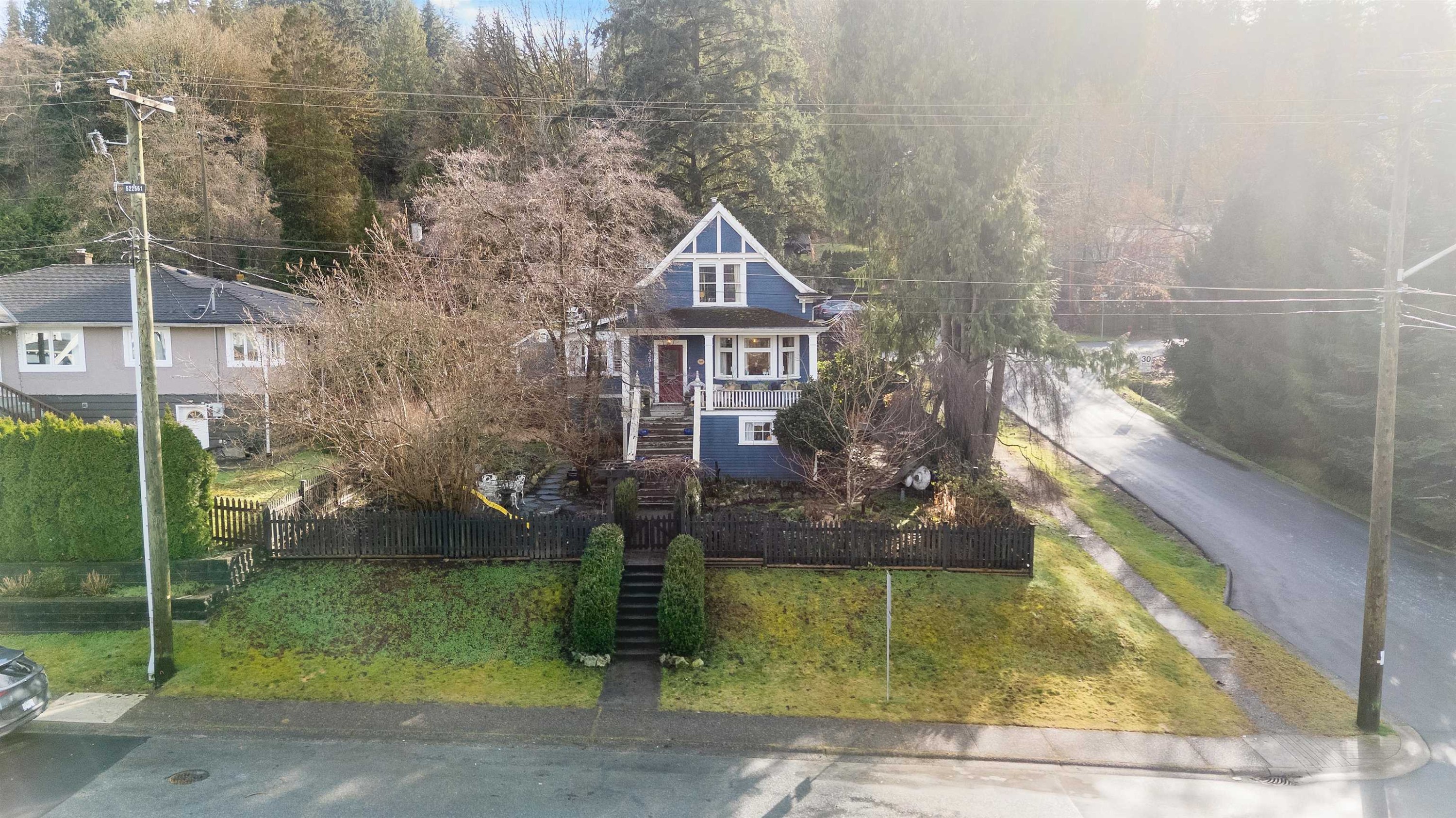 









2201


St George

Street,
Port Moody,




BC
V3H 2G1

