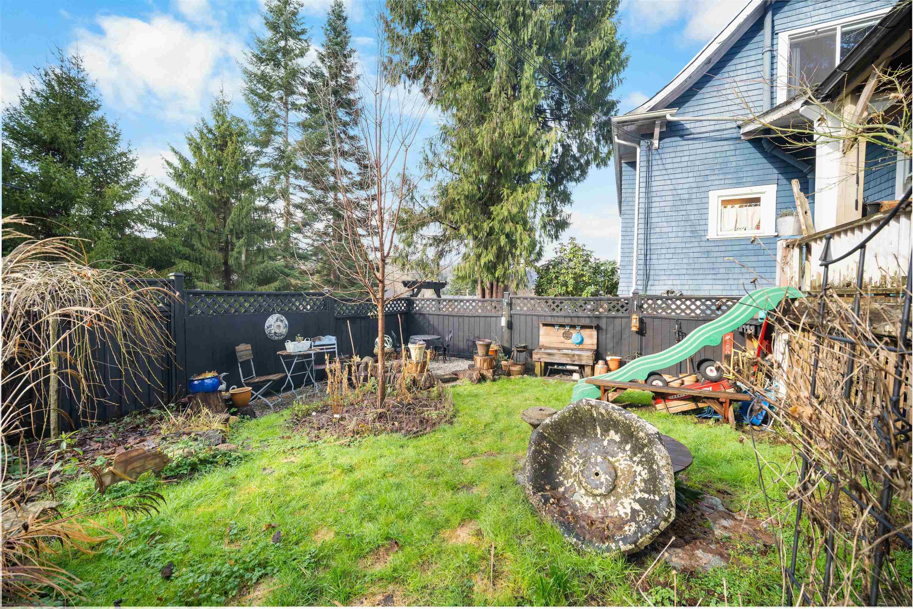 









2201


St George

Street,
Port Moody,




BC
V3H 2G1

