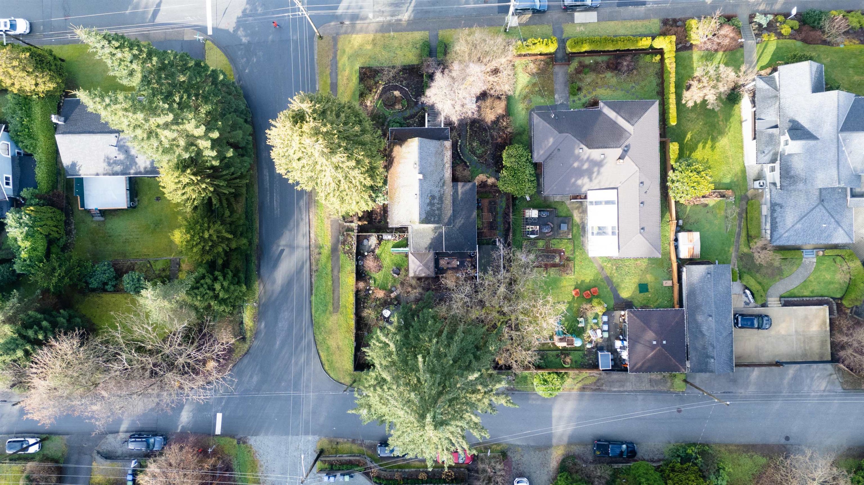 









2201


St George

Street,
Port Moody,




BC
V3H 2G1

