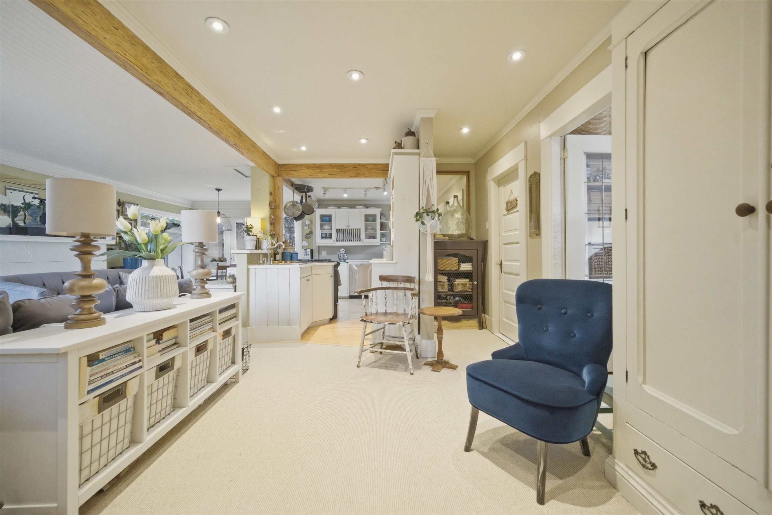 









2201


St George

Street,
Port Moody,




BC
V3H 2G1

