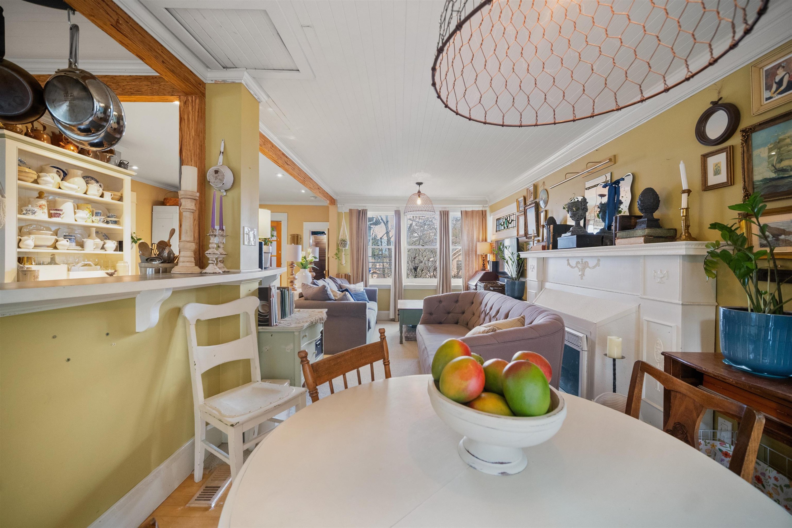 









2201


St George

Street,
Port Moody,




BC
V3H 2G1

