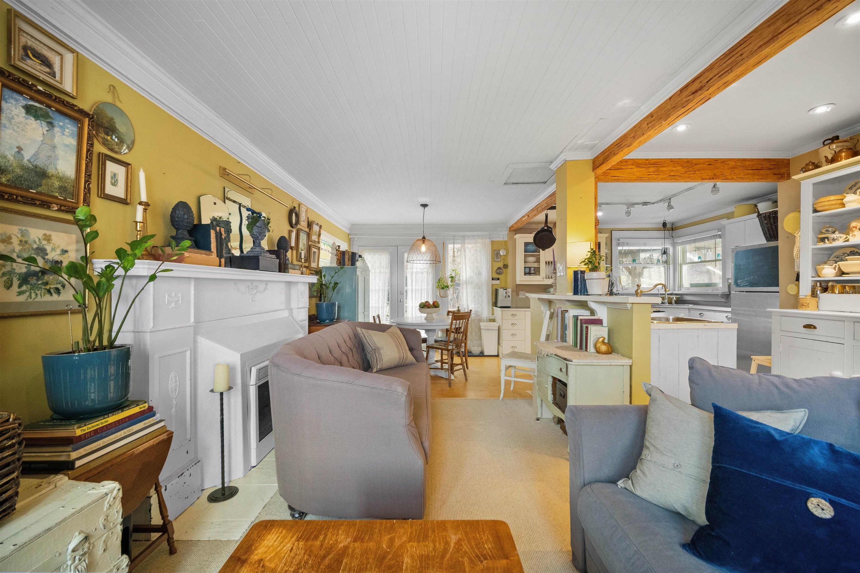 









2201


St George

Street,
Port Moody,




BC
V3H 2G1

