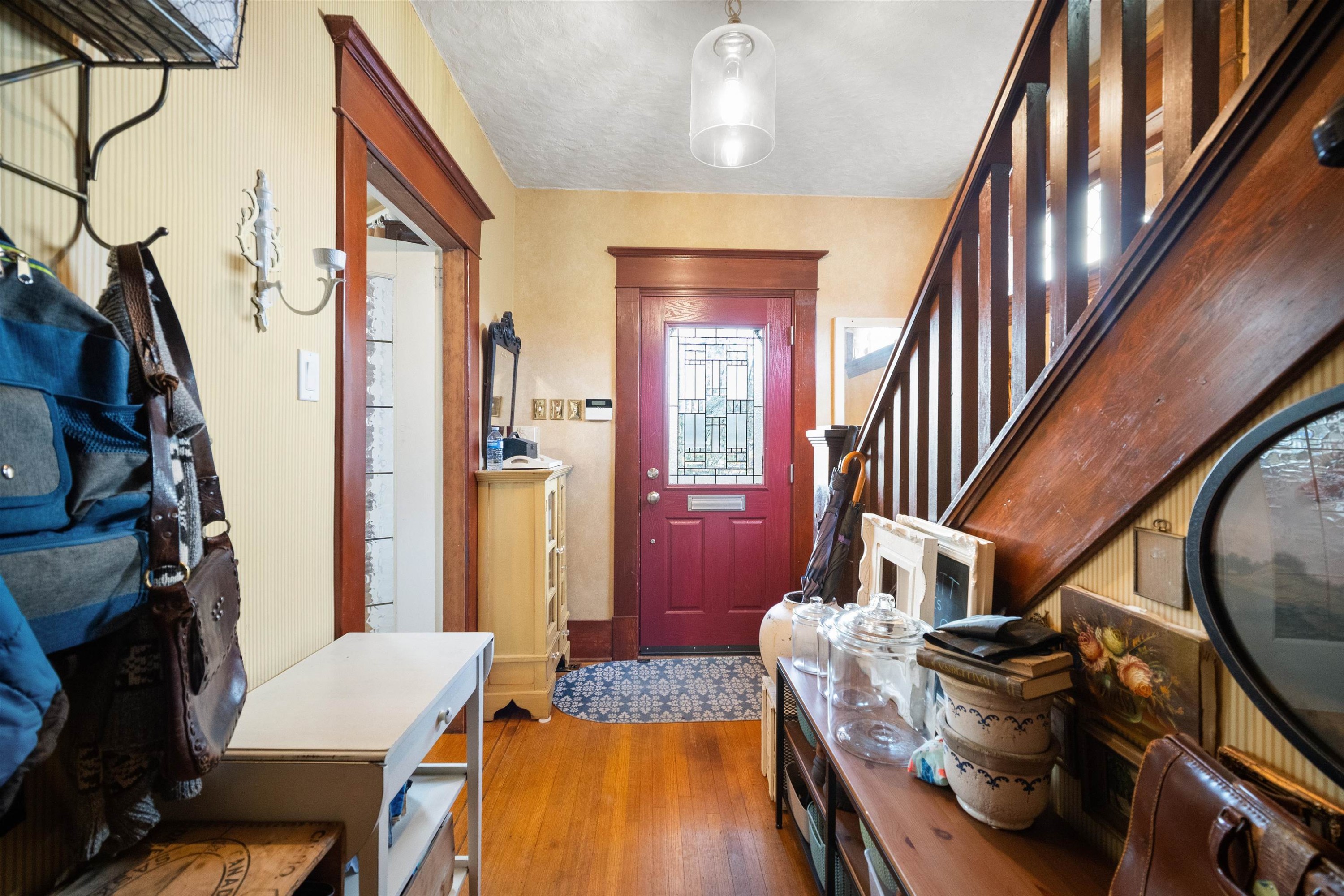 









2201


St George

Street,
Port Moody,




BC
V3H 2G1

