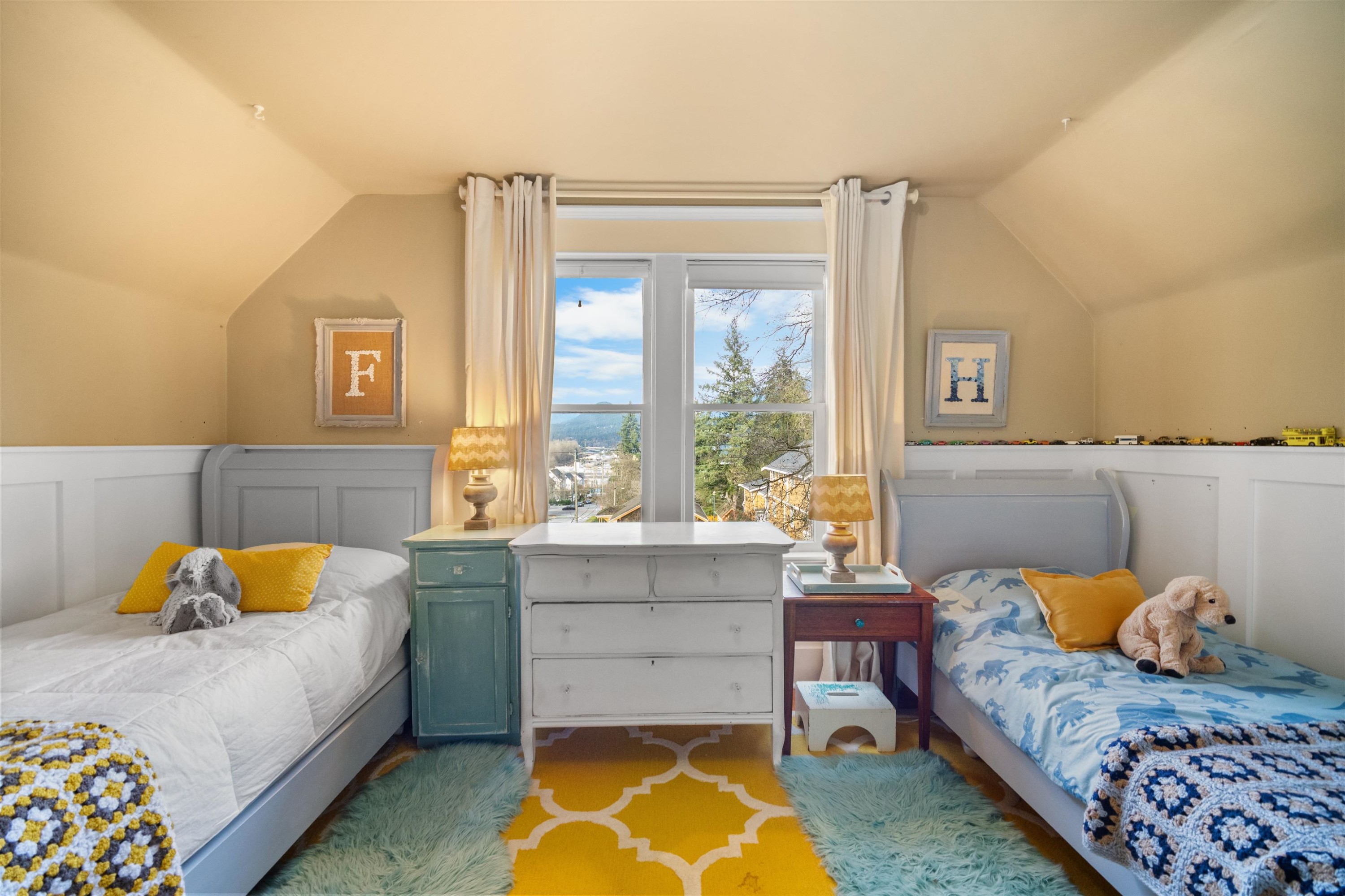 









2201


St George

Street,
Port Moody,




BC
V3H 2G1

