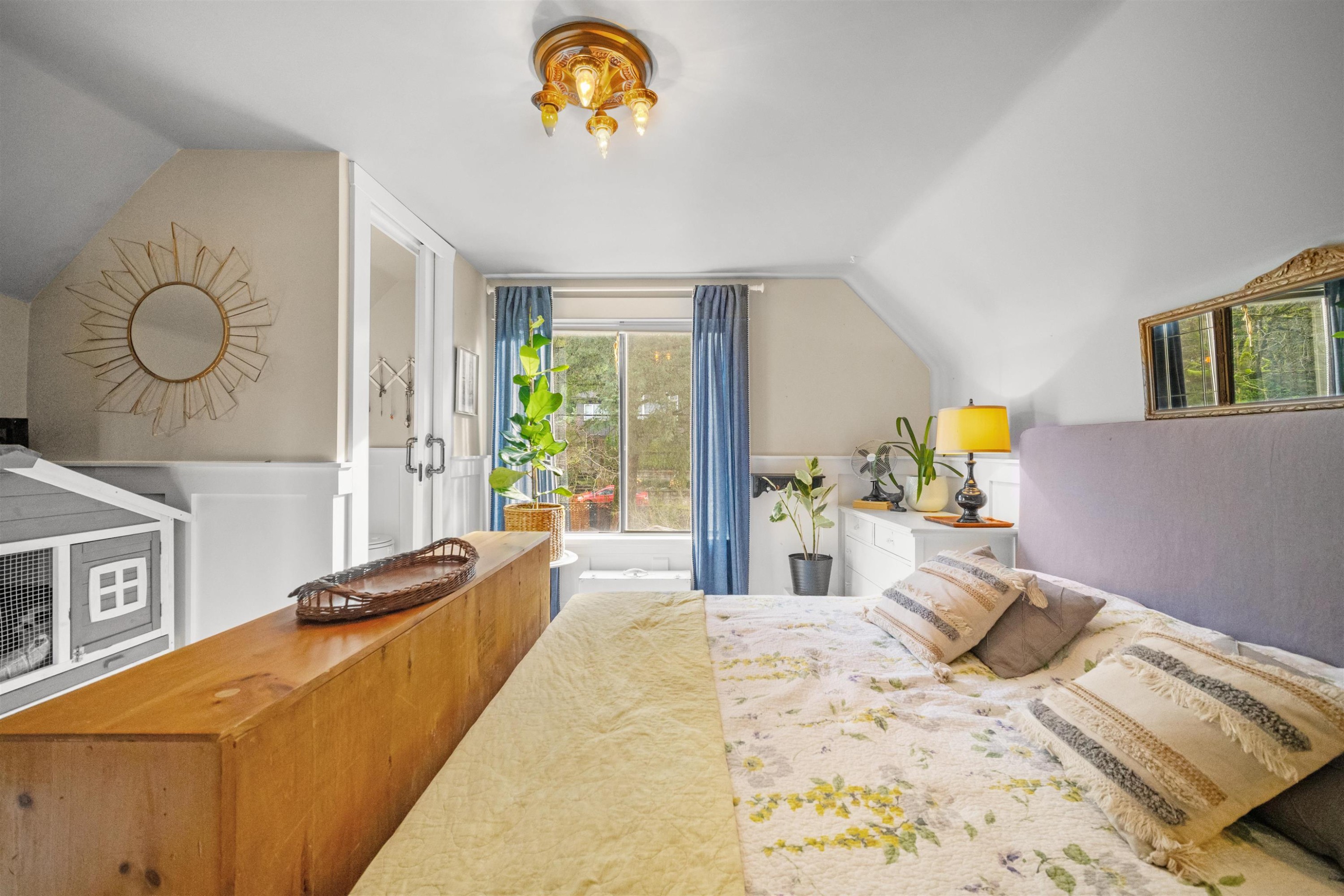 









2201


St George

Street,
Port Moody,




BC
V3H 2G1

