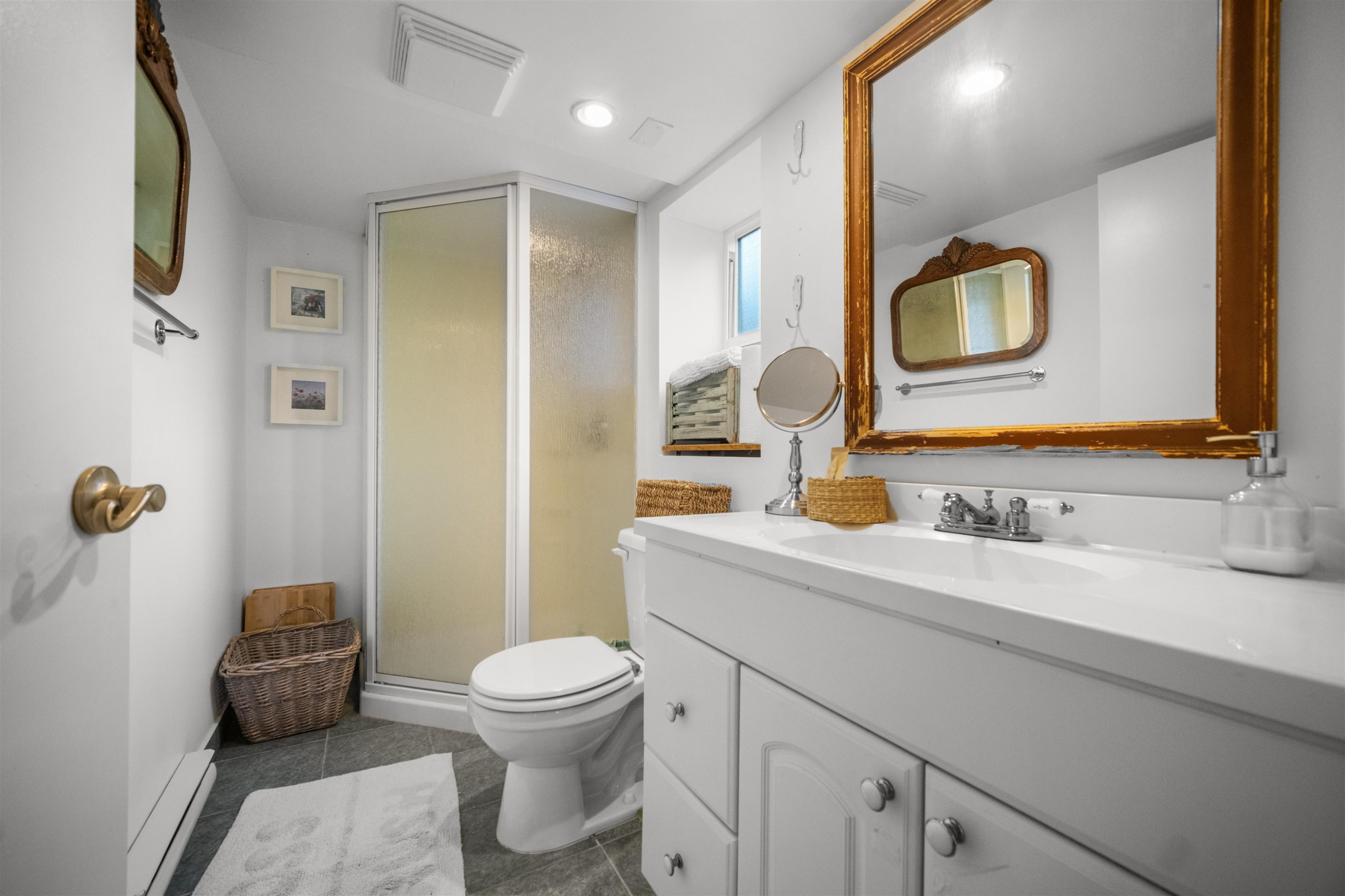 









2201


St George

Street,
Port Moody,




BC
V3H 2G1

