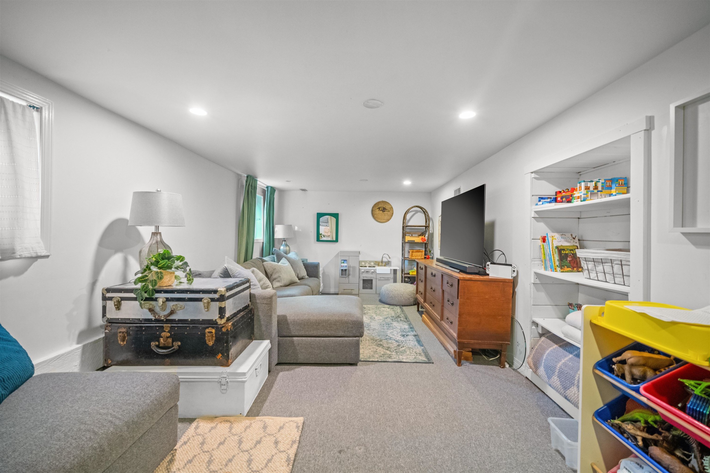 









2201


St George

Street,
Port Moody,




BC
V3H 2G1

