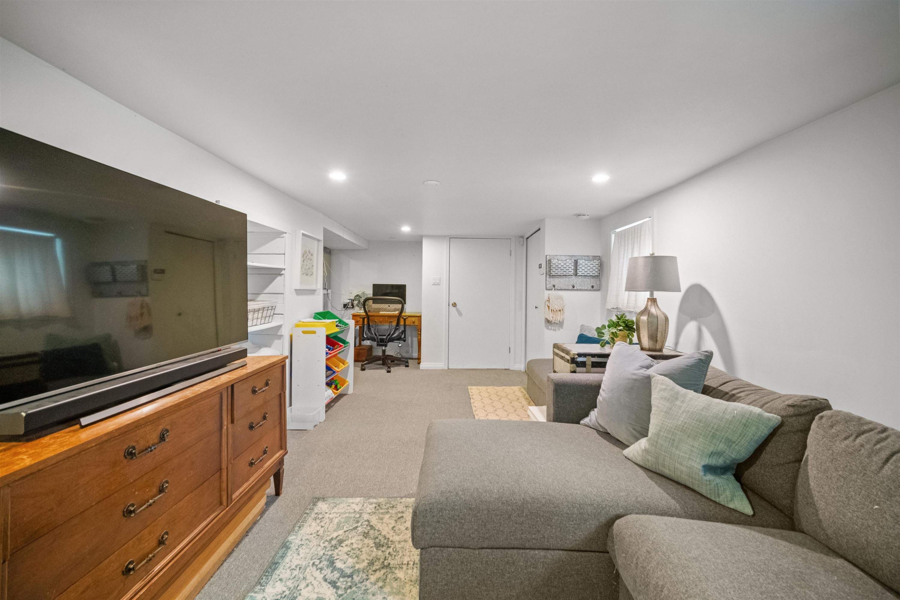 









2201


St George

Street,
Port Moody,




BC
V3H 2G1

