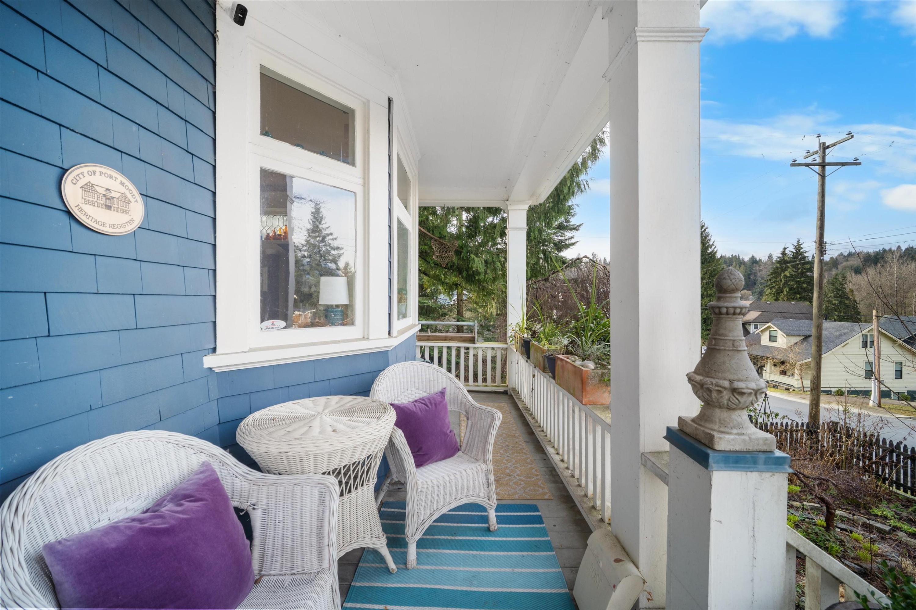 









2201


St George

Street,
Port Moody,




BC
V3H 2G1

