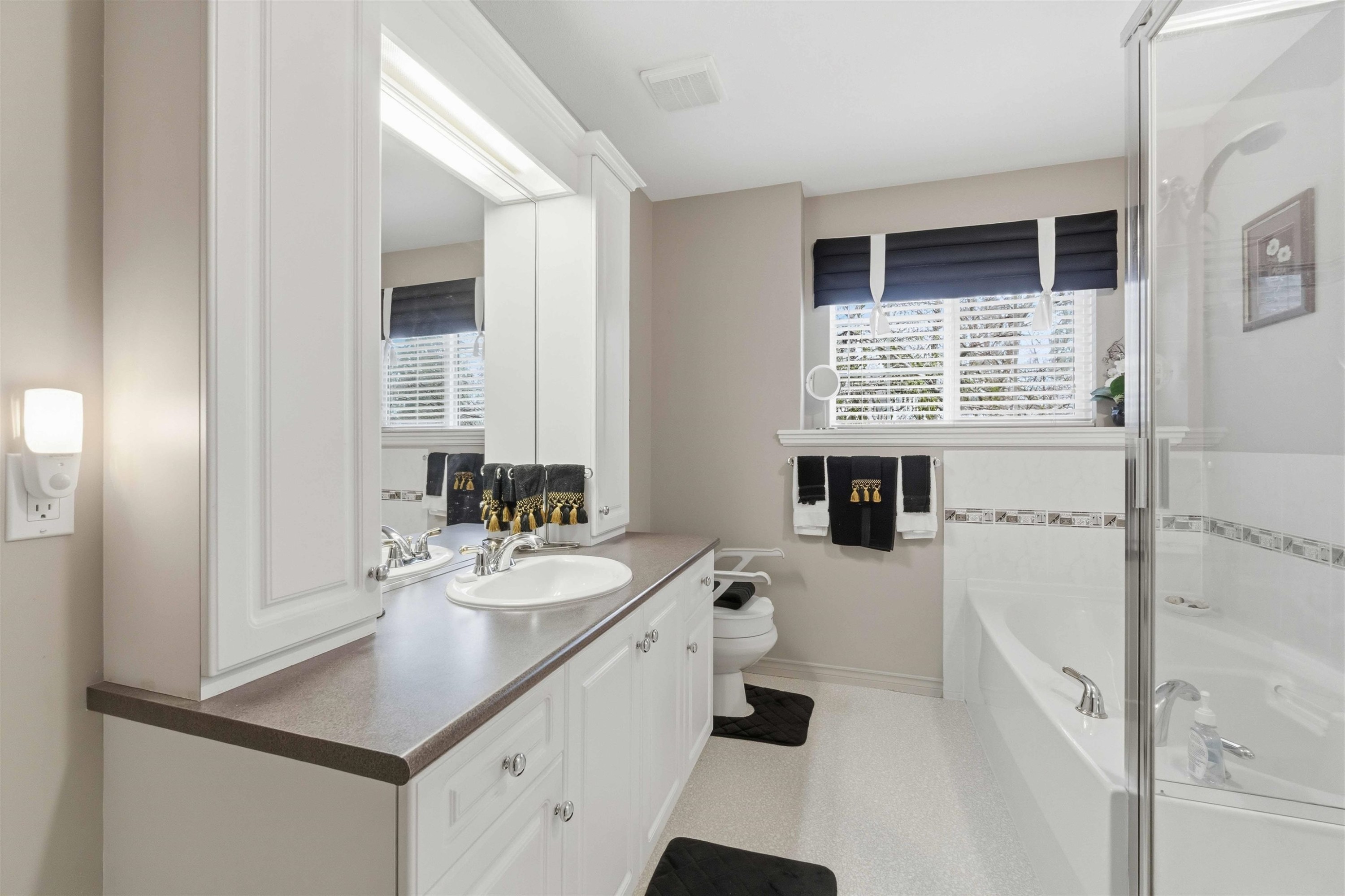 









3300


Plateau

Boulevard, 1,
Coquitlam,




BC
V3E 3L6

