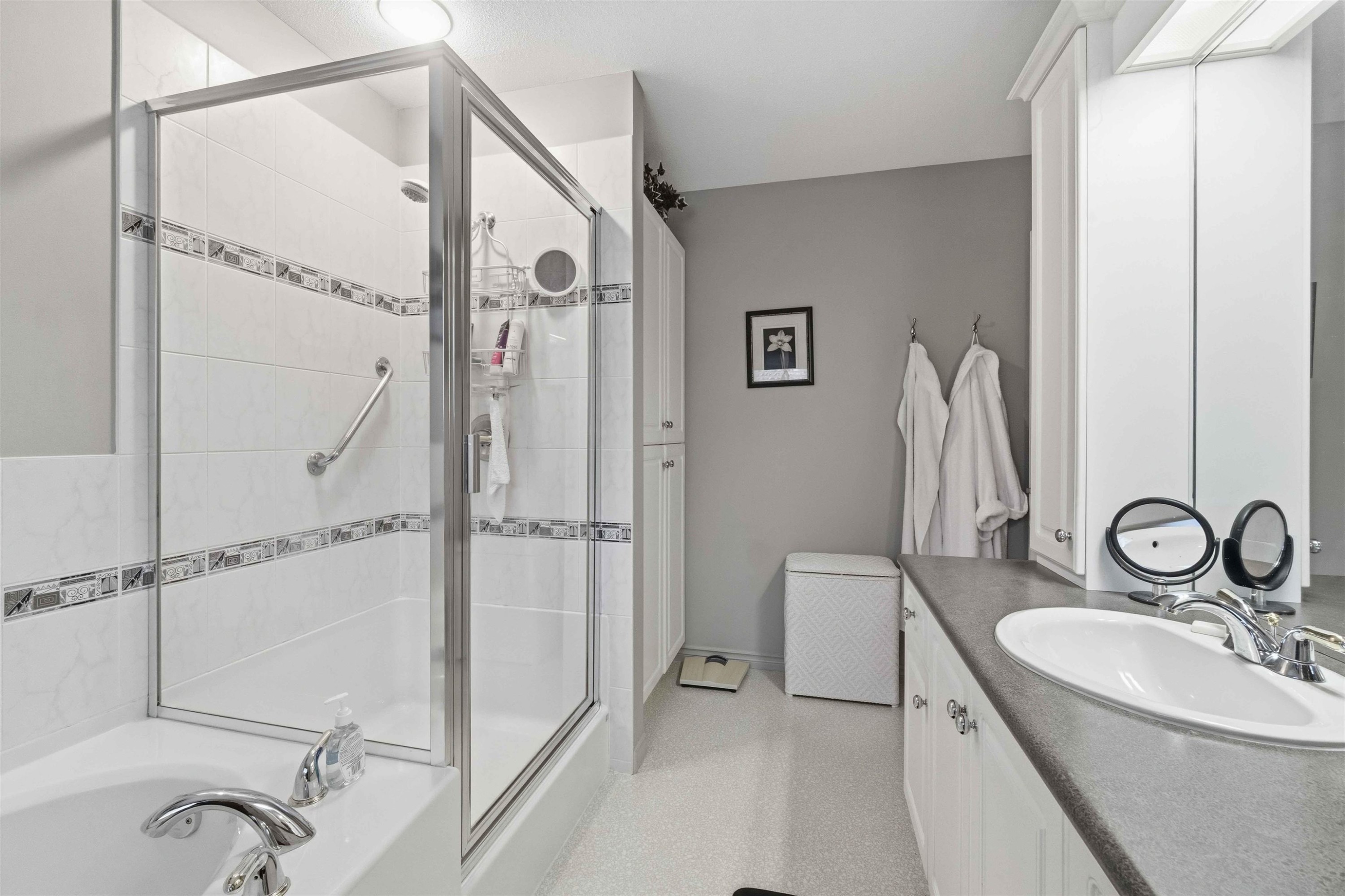 









3300


Plateau

Boulevard, 1,
Coquitlam,




BC
V3E 3L6

