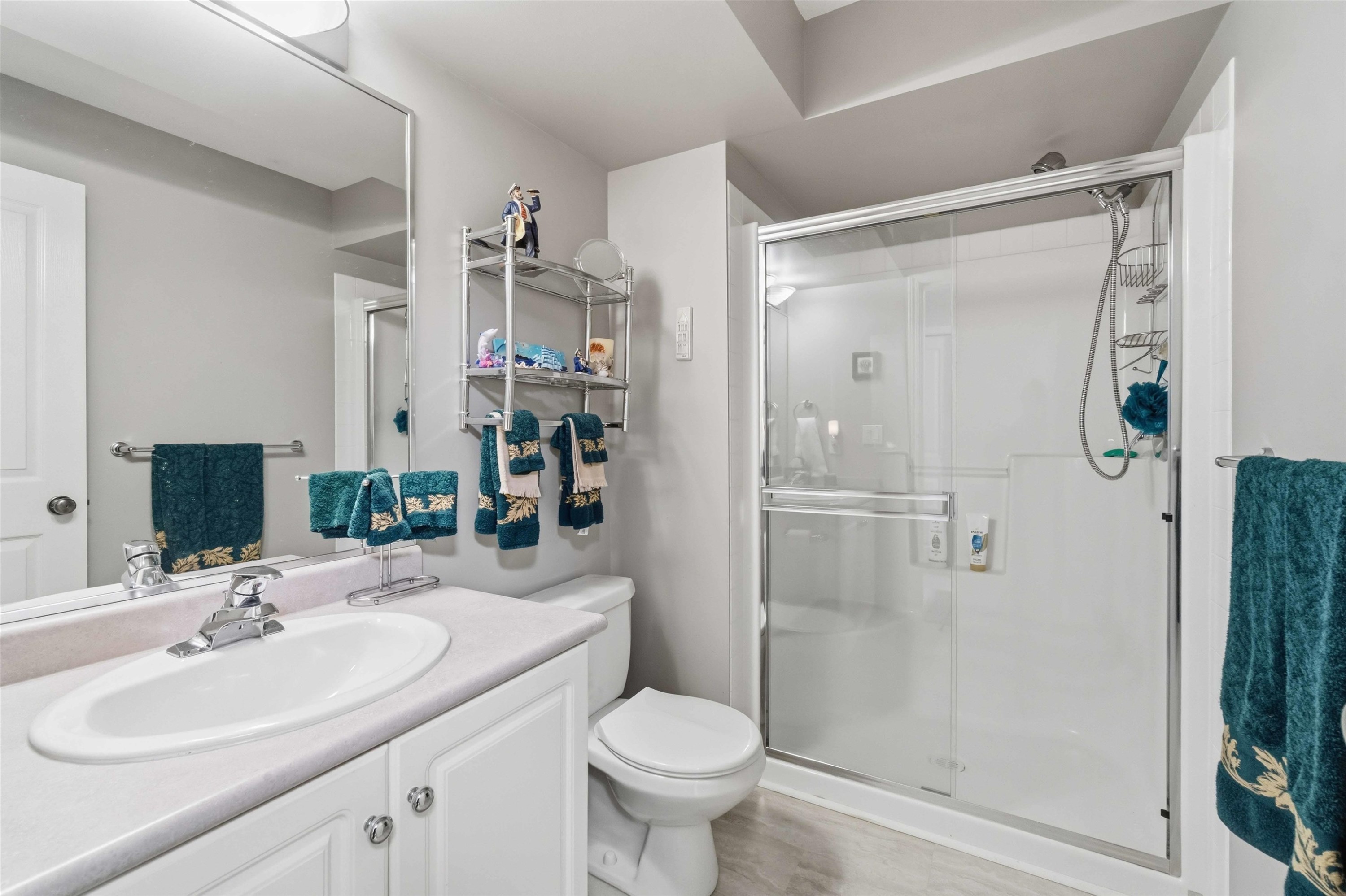 









3300


Plateau

Boulevard, 1,
Coquitlam,




BC
V3E 3L6

