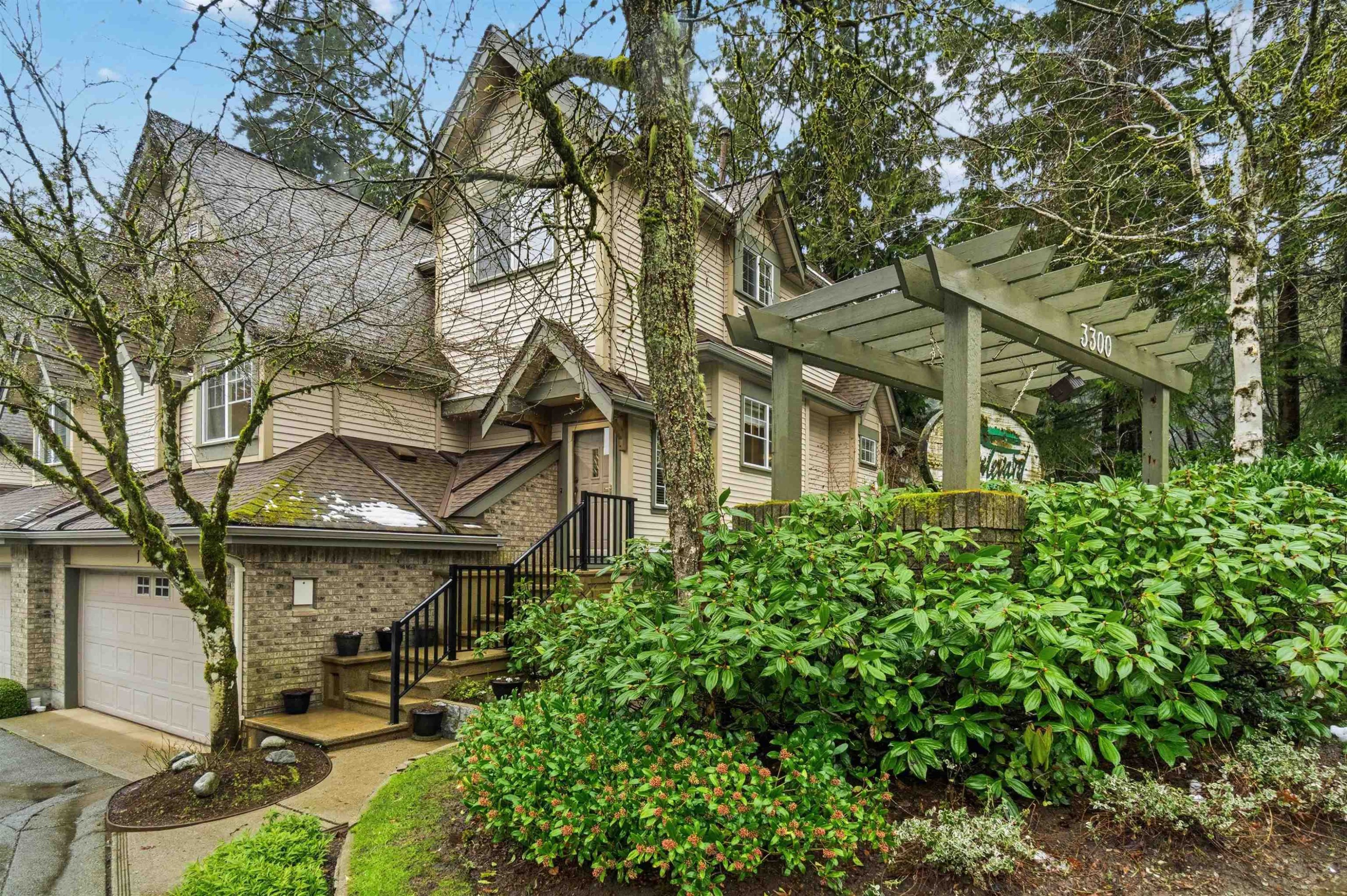 









3300


Plateau

Boulevard, 1,
Coquitlam,




BC
V3E 3L6

