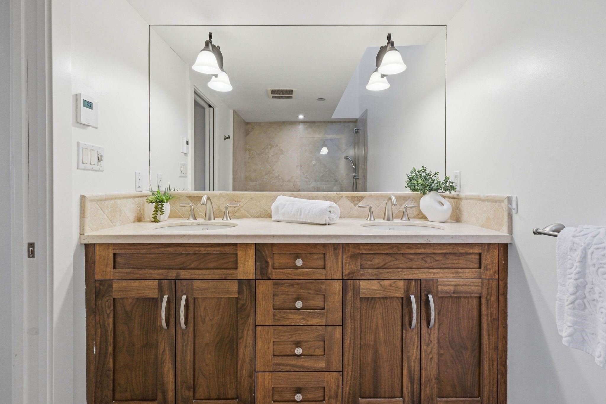 









2455


Bellevue

Avenue, 302,
West Vancouver,




BC
V7V 1E1

