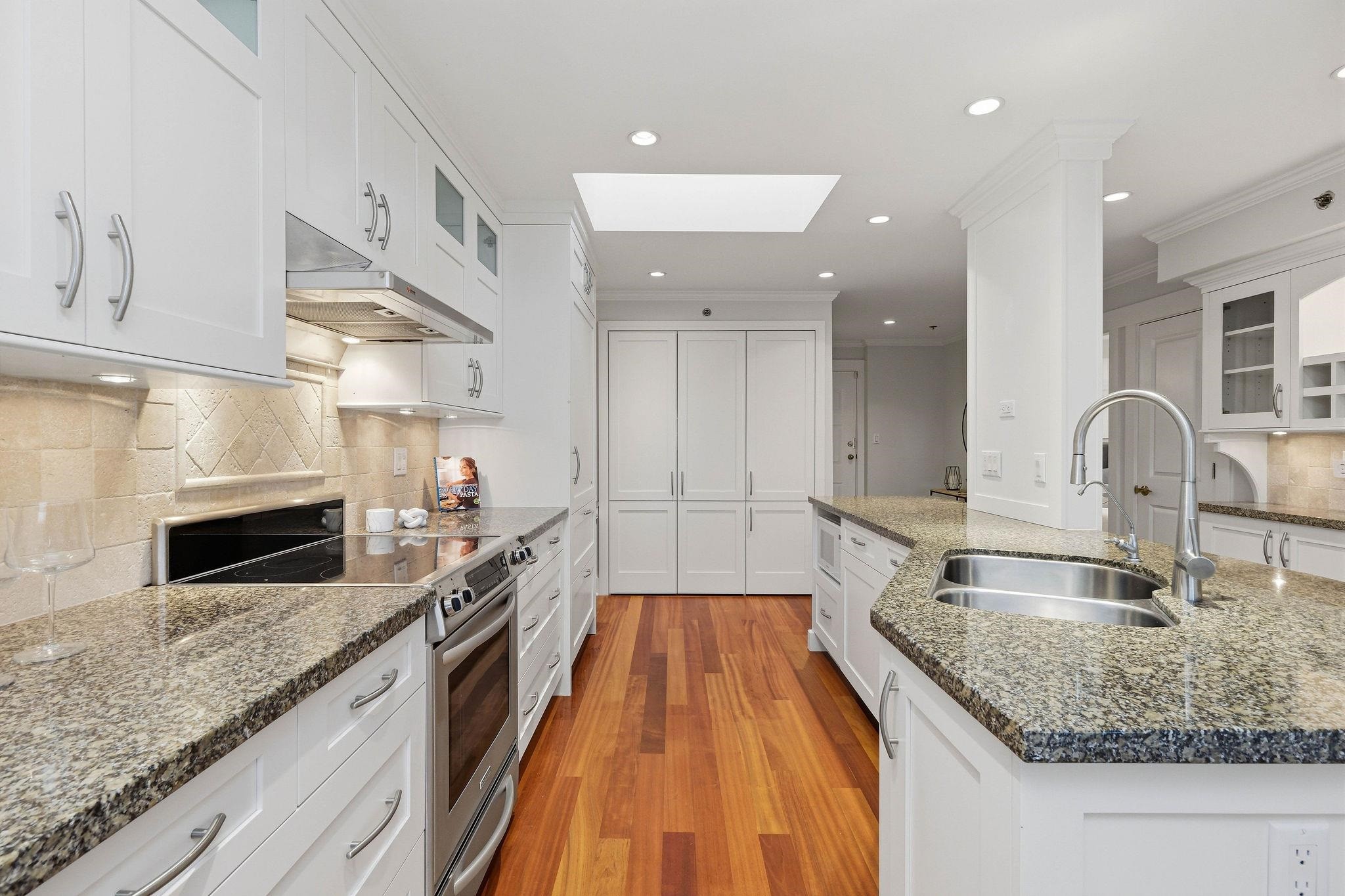 









2455


Bellevue

Avenue, 302,
West Vancouver,




BC
V7V 1E1

