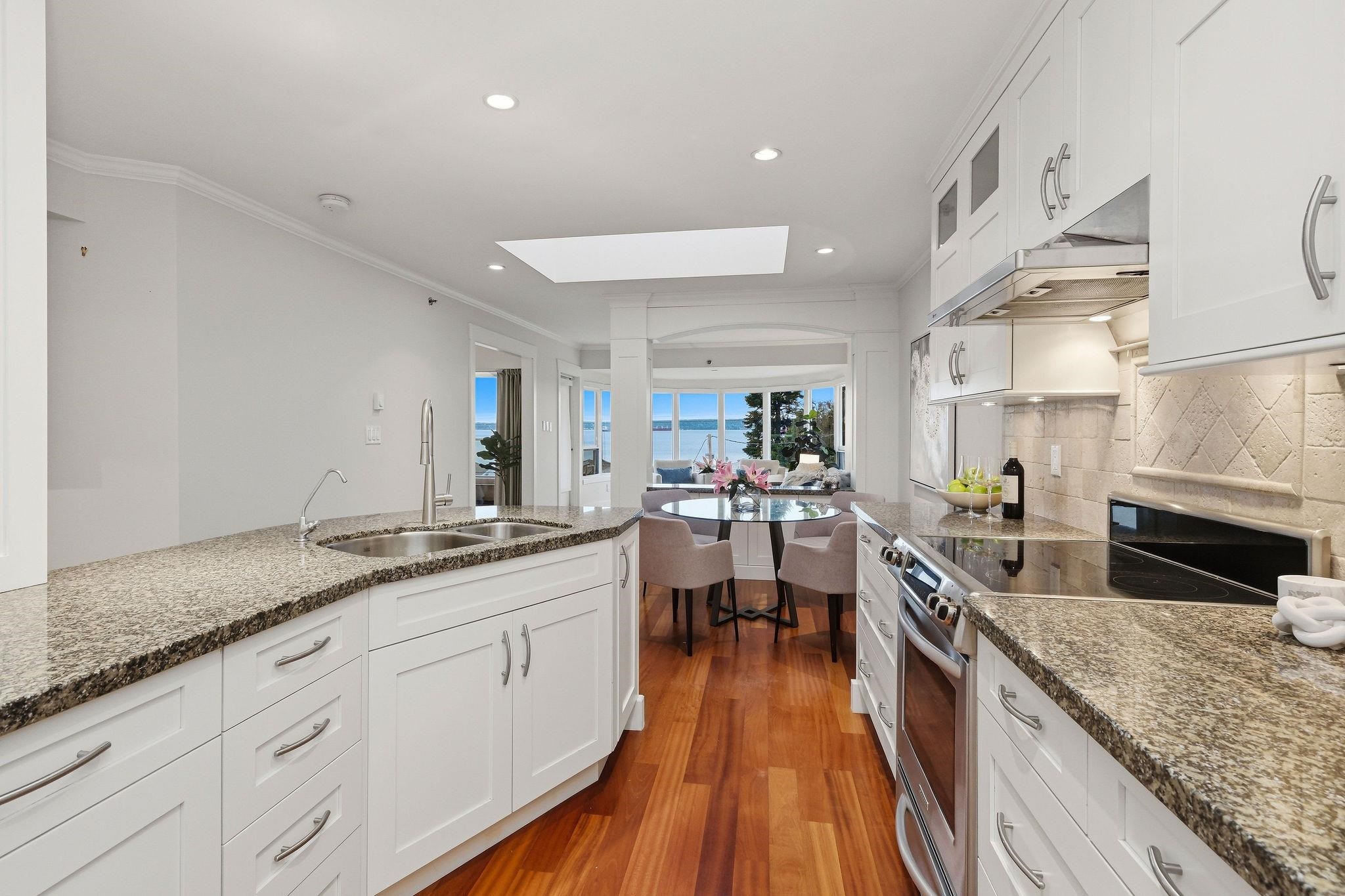 









2455


Bellevue

Avenue, 302,
West Vancouver,




BC
V7V 1E1

