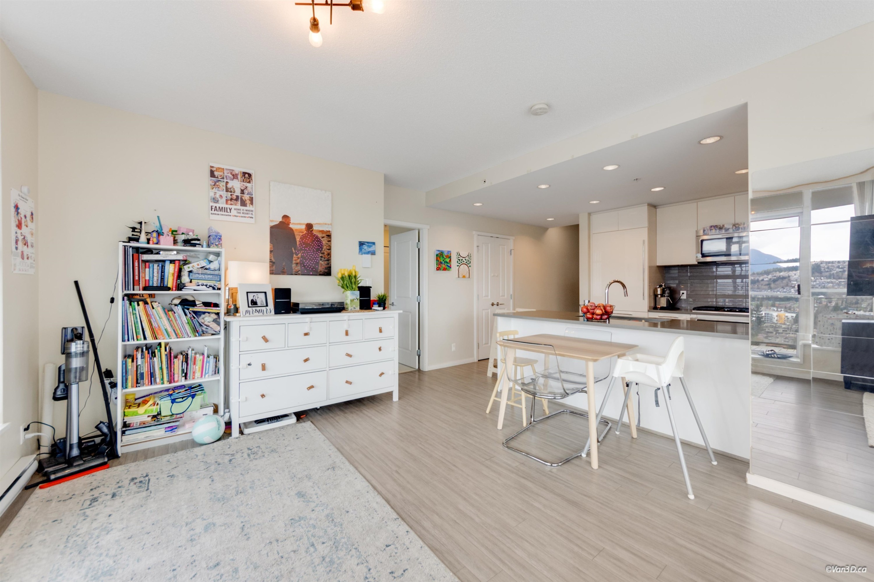 









3102


Windsor

Gate, 2806,
Coquitlam,




BC
V3B 0J3

