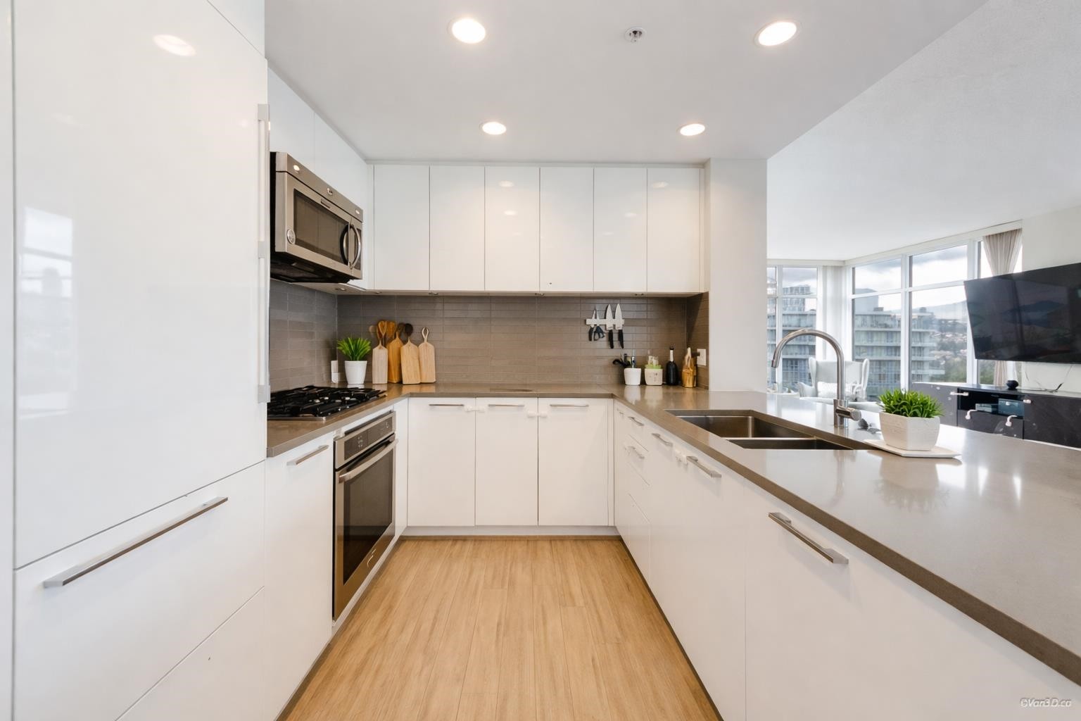 









3102


Windsor

Gate, 2806,
Coquitlam,




BC
V3B 0J3

