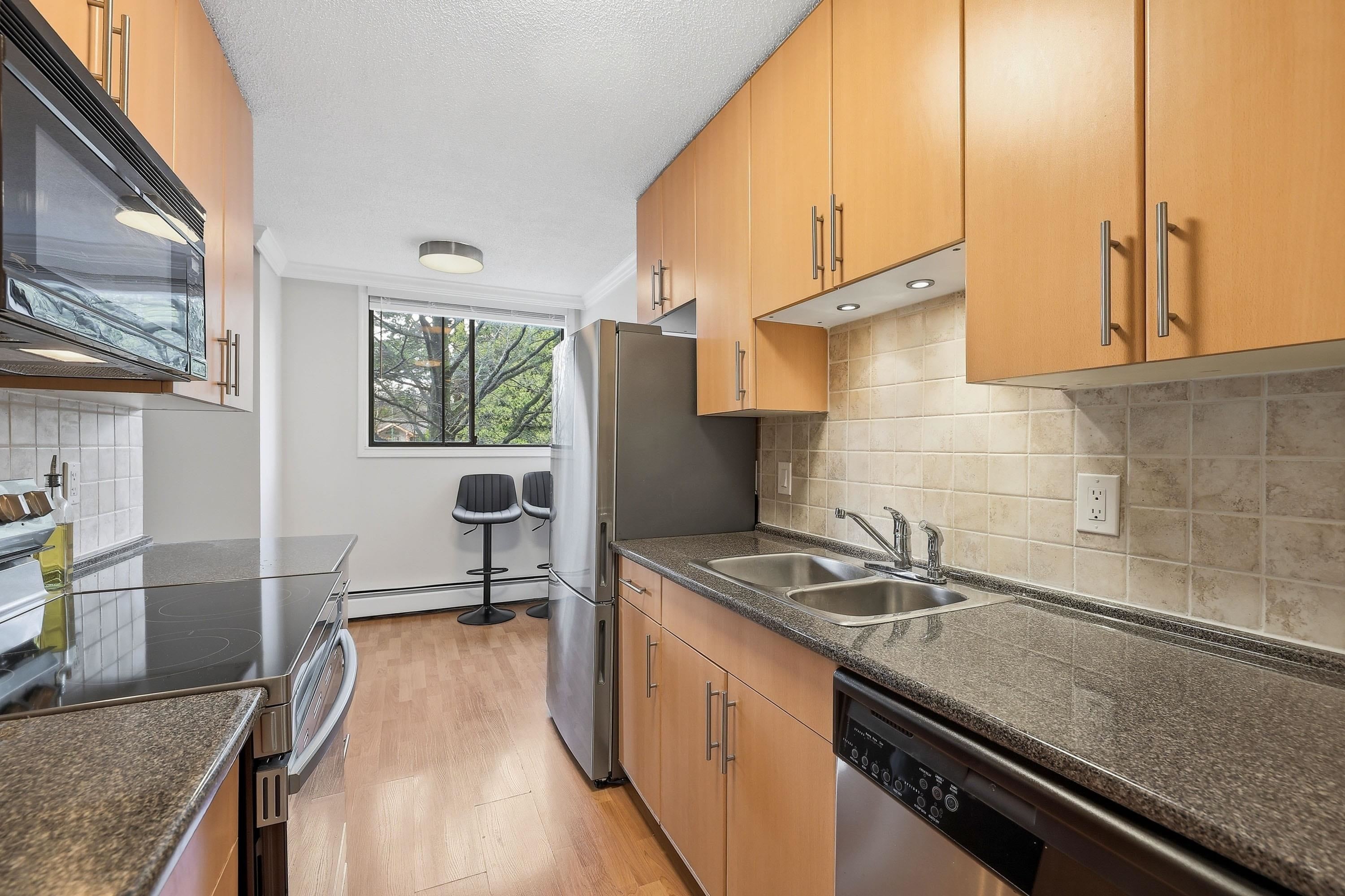 









320


Royal

Avenue, 405,
New Westminster,




BC
V3L 5C6

