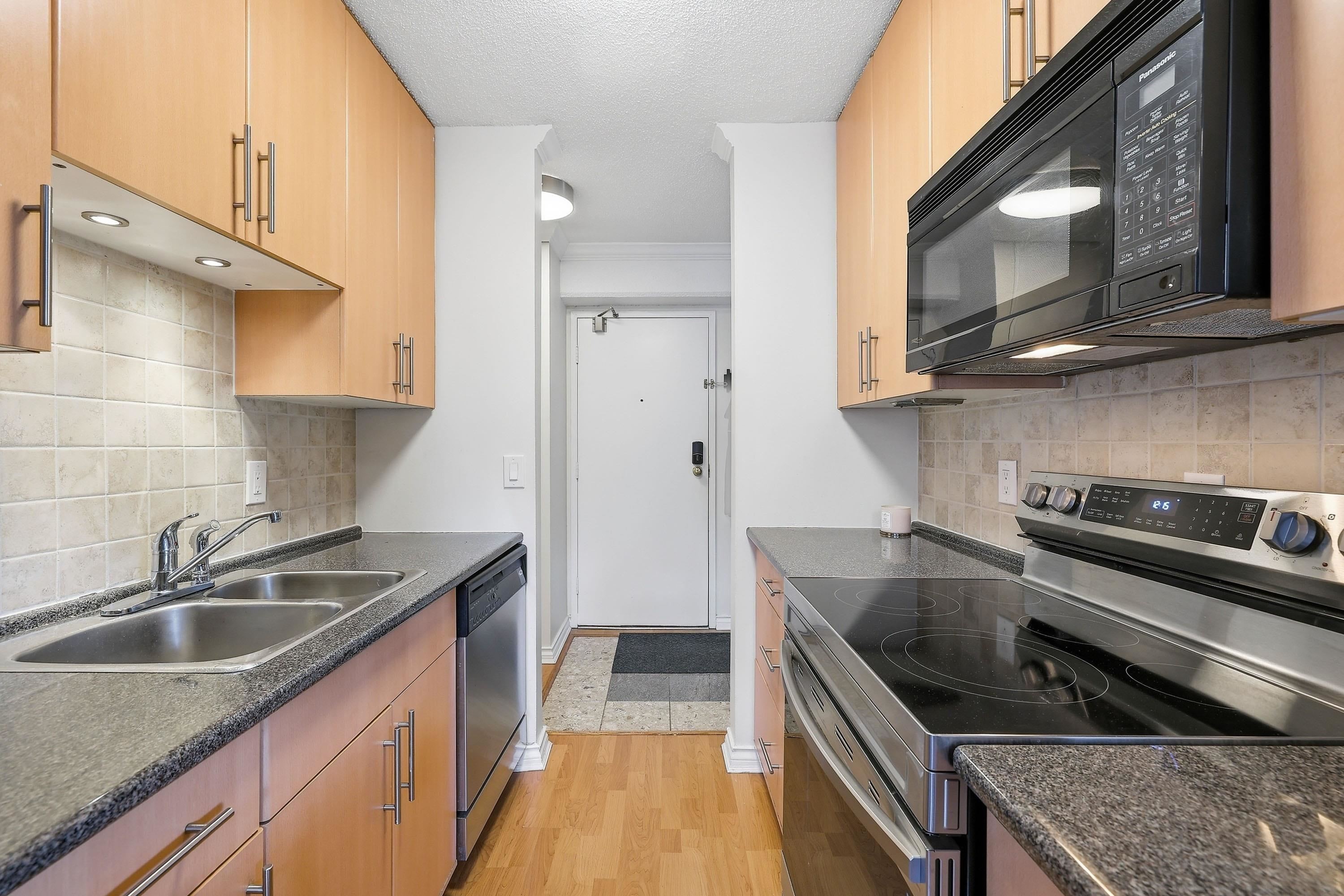 









320


Royal

Avenue, 405,
New Westminster,




BC
V3L 5C6

