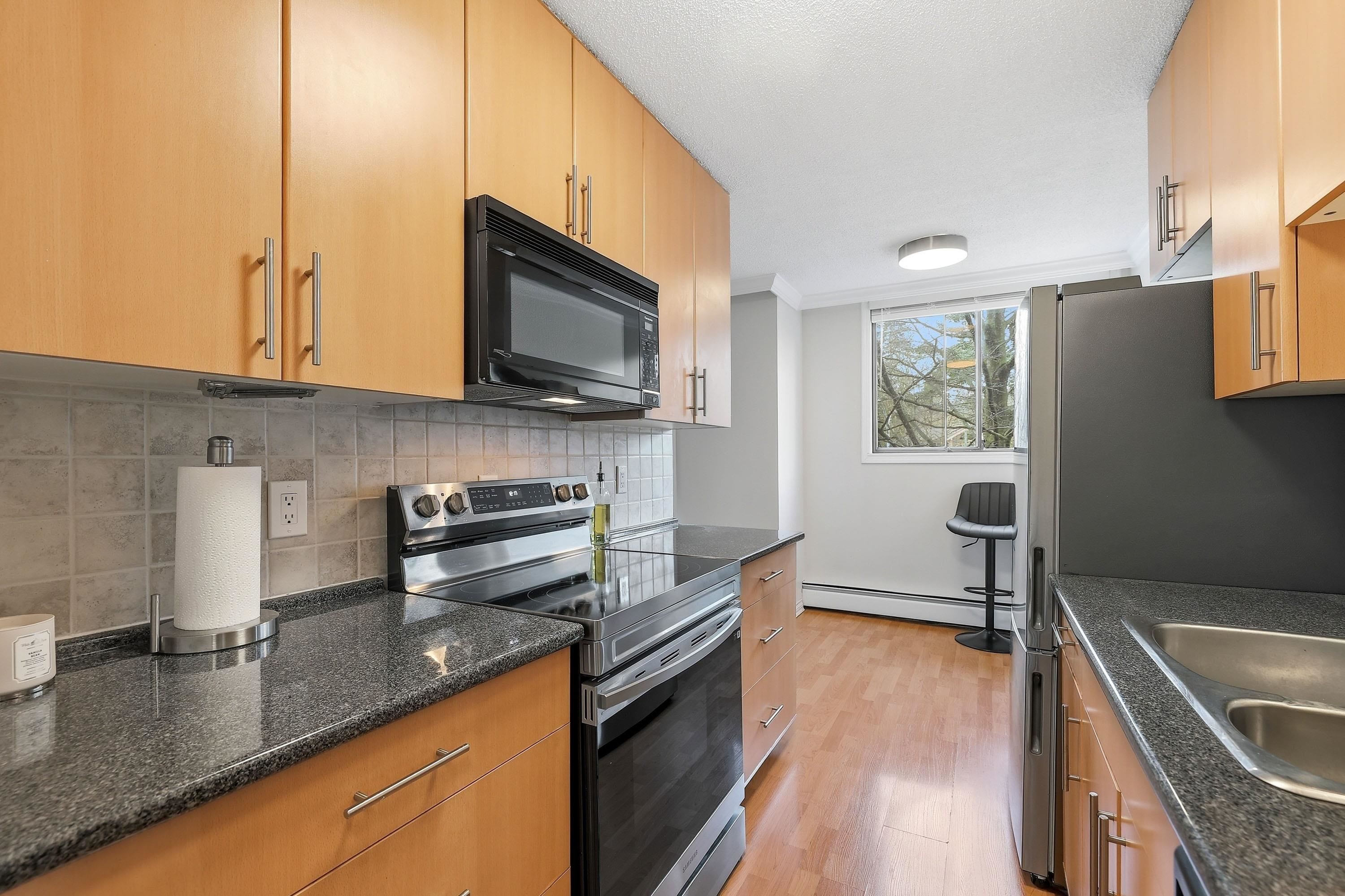 









320


Royal

Avenue, 405,
New Westminster,




BC
V3L 5C6

