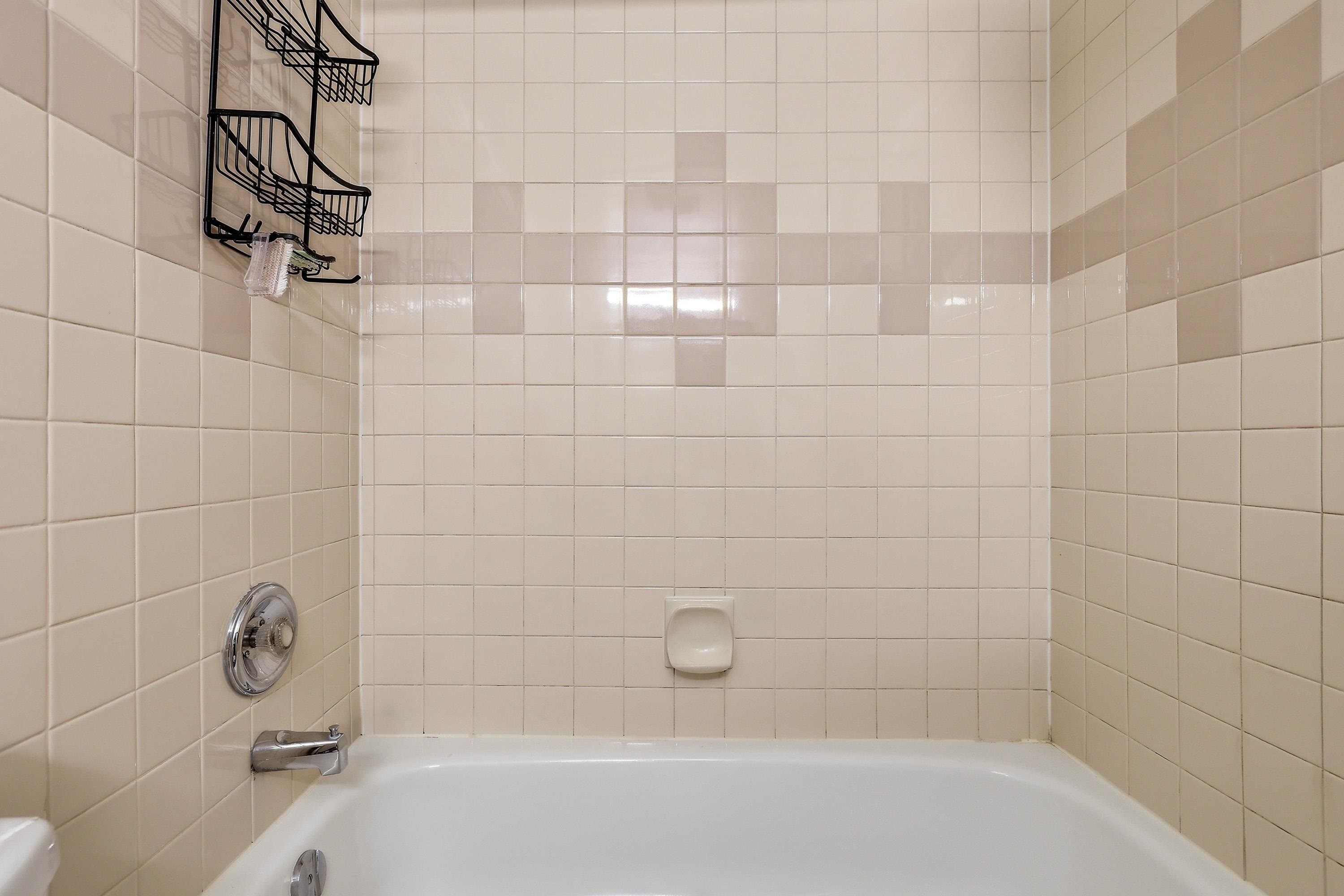 









320


Royal

Avenue, 405,
New Westminster,




BC
V3L 5C6

