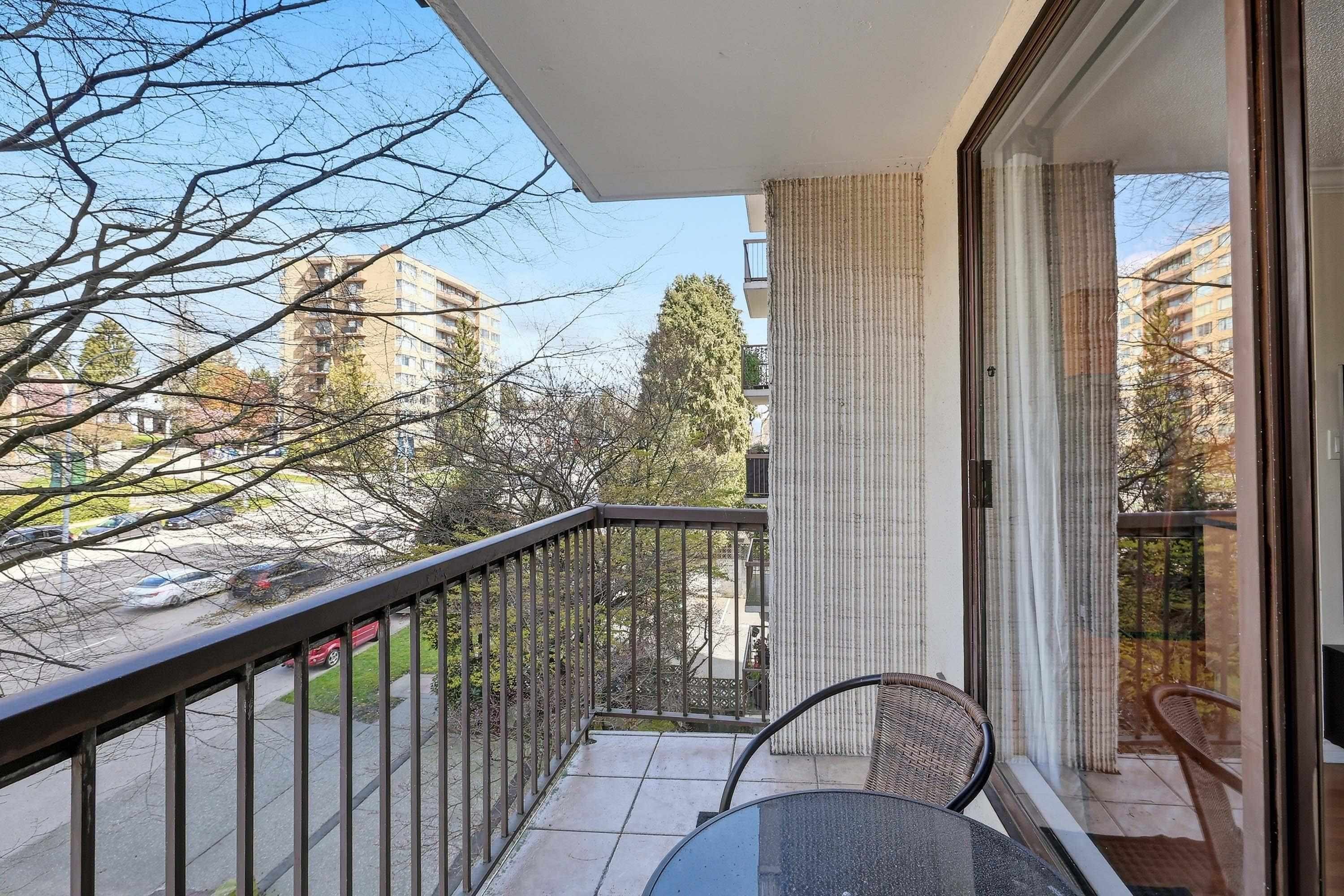 









320


Royal

Avenue, 405,
New Westminster,




BC
V3L 5C6

